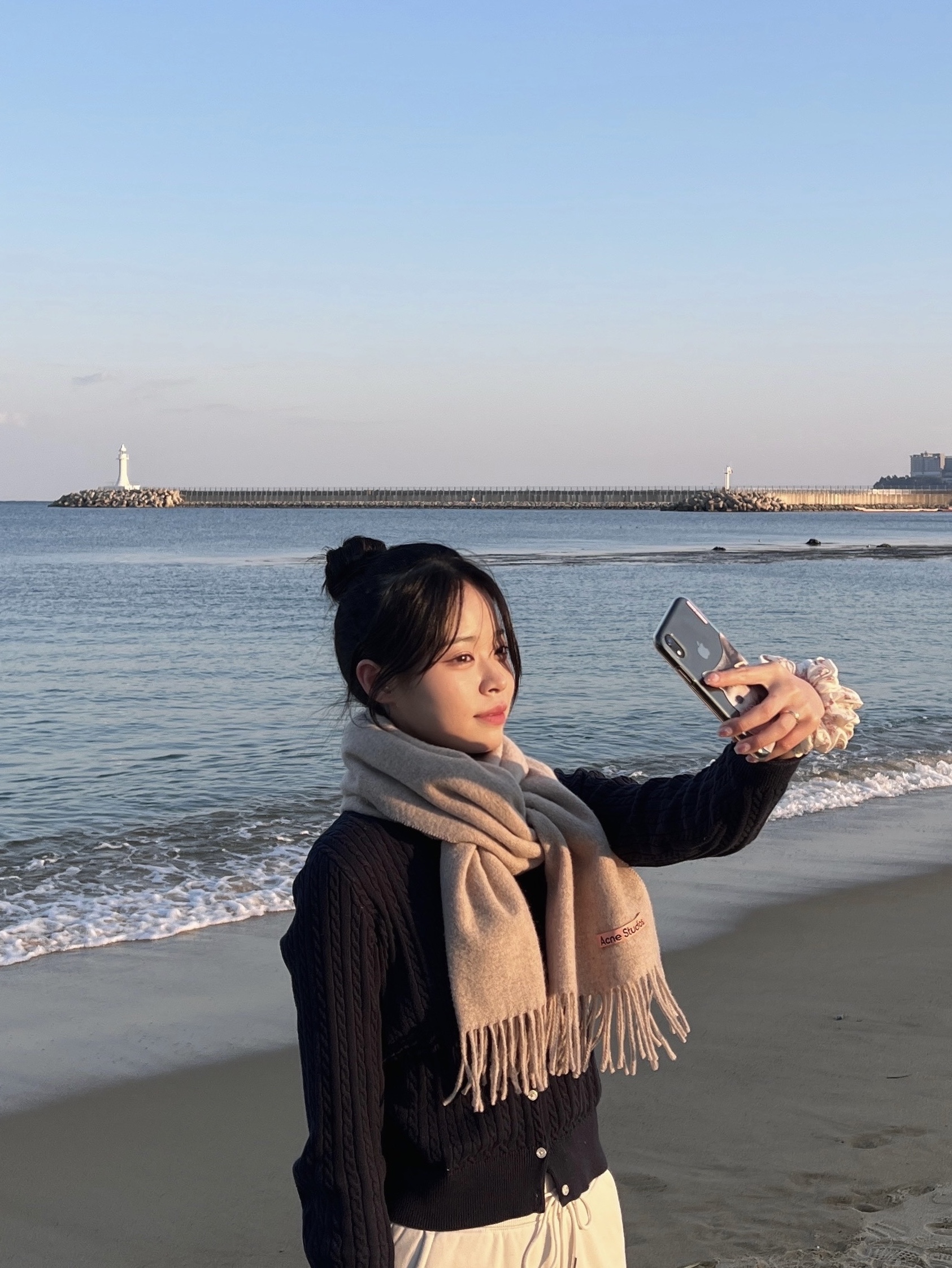 Acne Studios Canada Narrow New Wool Muffler Oatmeal Melange 착용 스타일