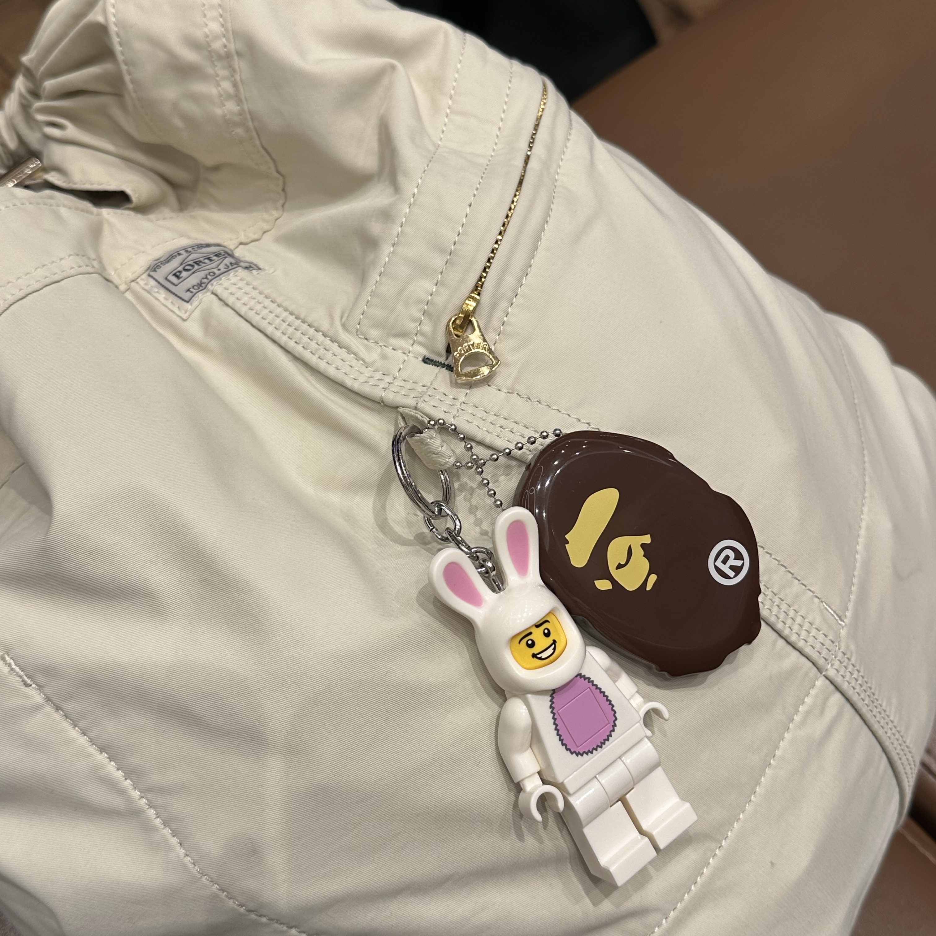 Porter Mile Knapsack Off White, BAPE Ape Head Coin Case M Brown 착용 스타일 - 1