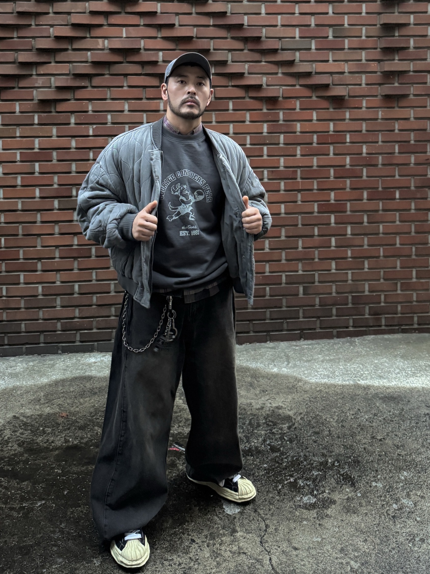 Wildthings Vintage Sweatshirts(WILD DOG) Graphite 착용 스타일 - 5