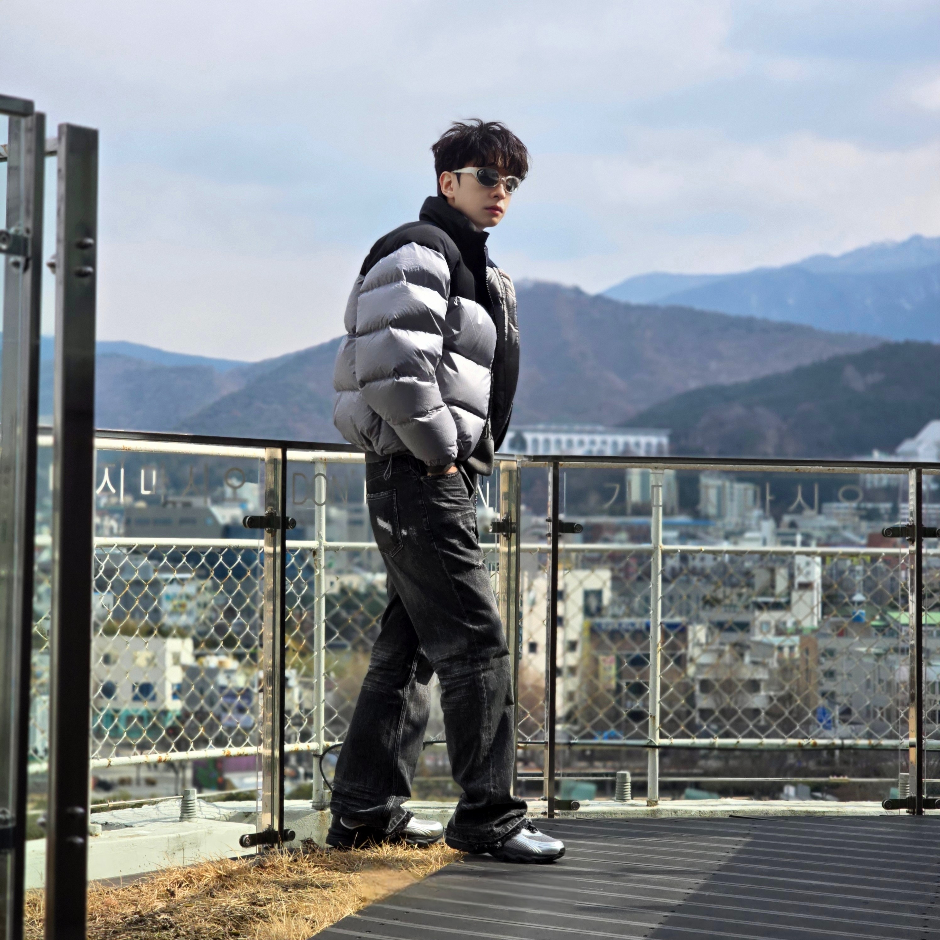 The North Face White Label Novelty Nuptse Down Jacket Heather Gray, [6% 적립] FILA Pantera 99/25 Silver 착용 스타일 - 2