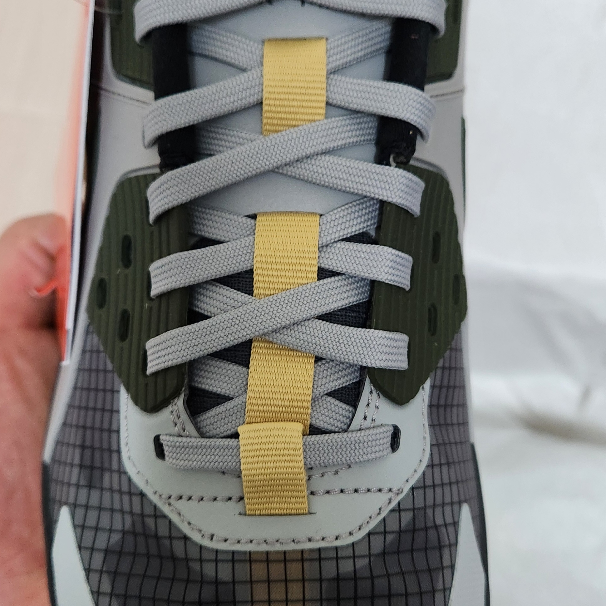 Nike Air Max 90 Drift Light Smoke Grey Iron Grey 착용 스타일 - 3