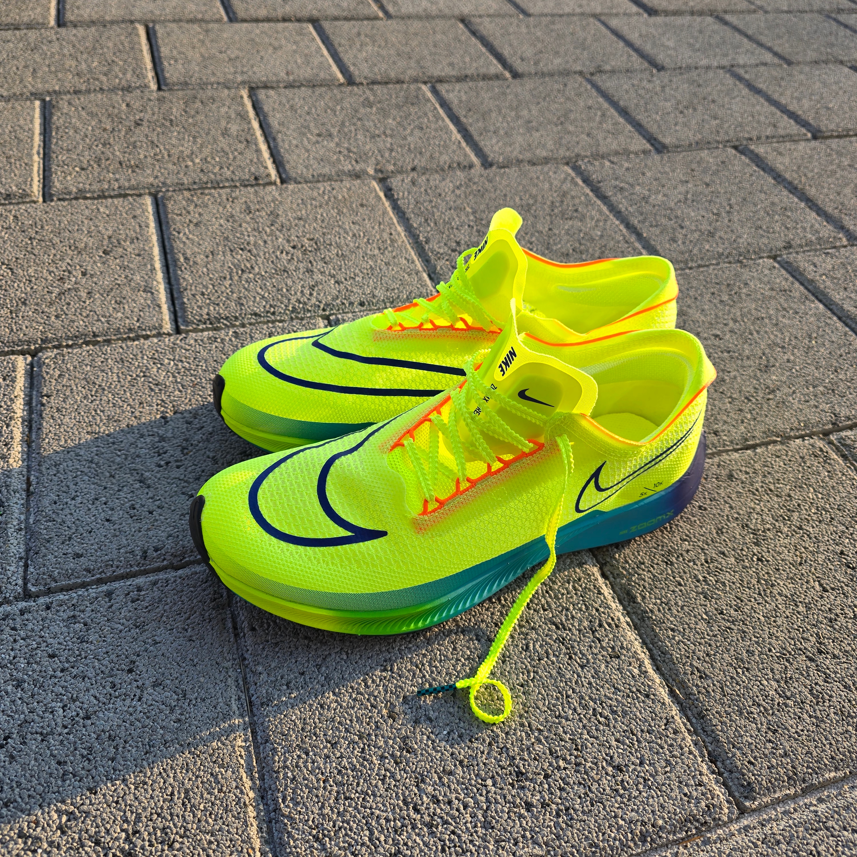 Nike ZoomX Streakfly Volt Black 착용 스타일 - 2