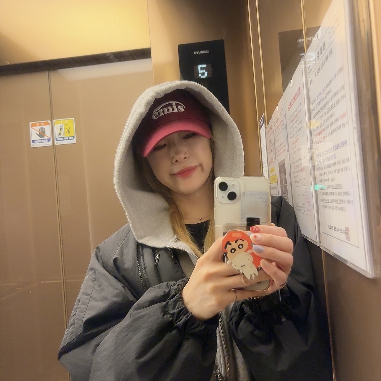 Emis New Logo Emis Cap Burgundy 착용 스타일 - 2