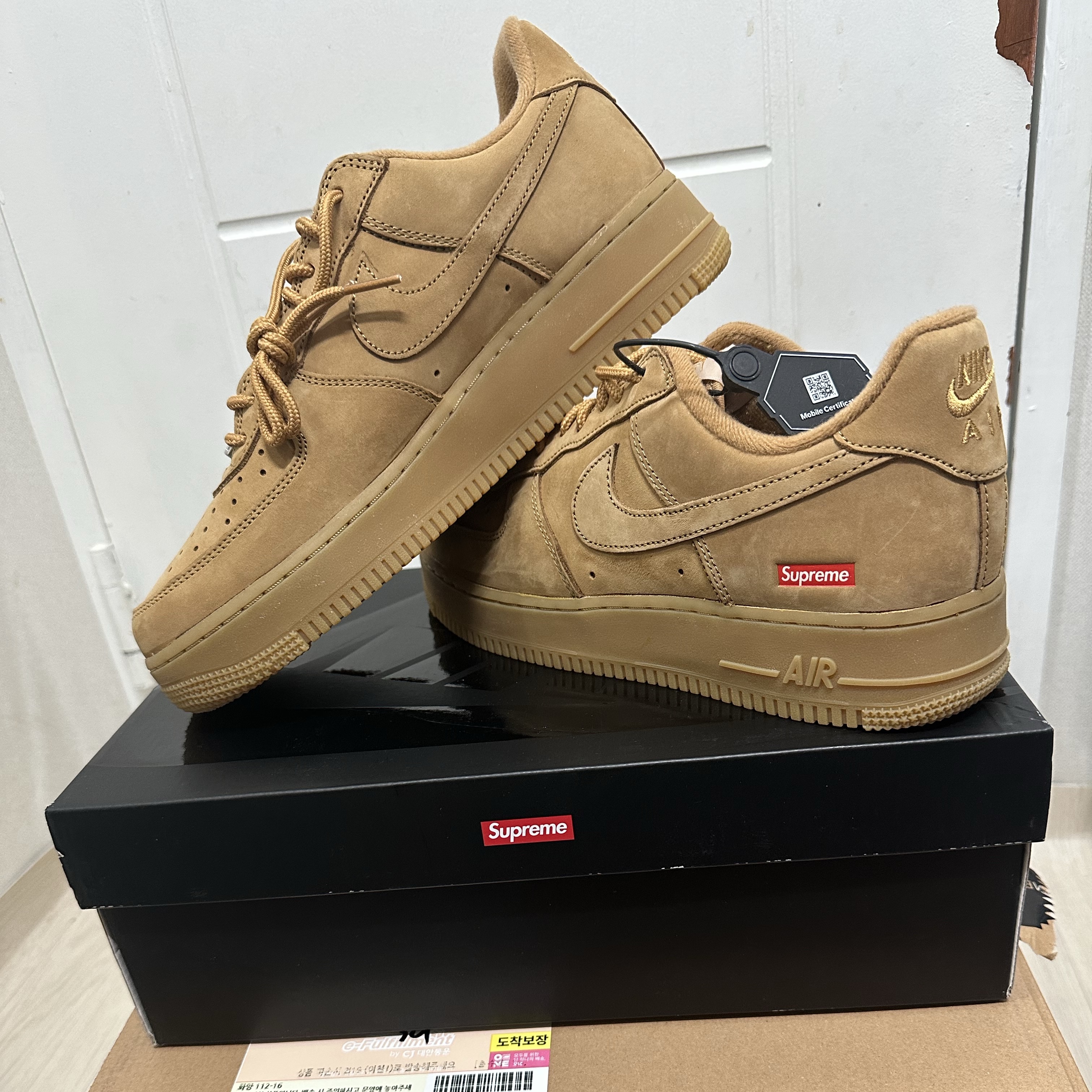 Nike x Supreme Air Force 1 Low Flax 착용 스타일