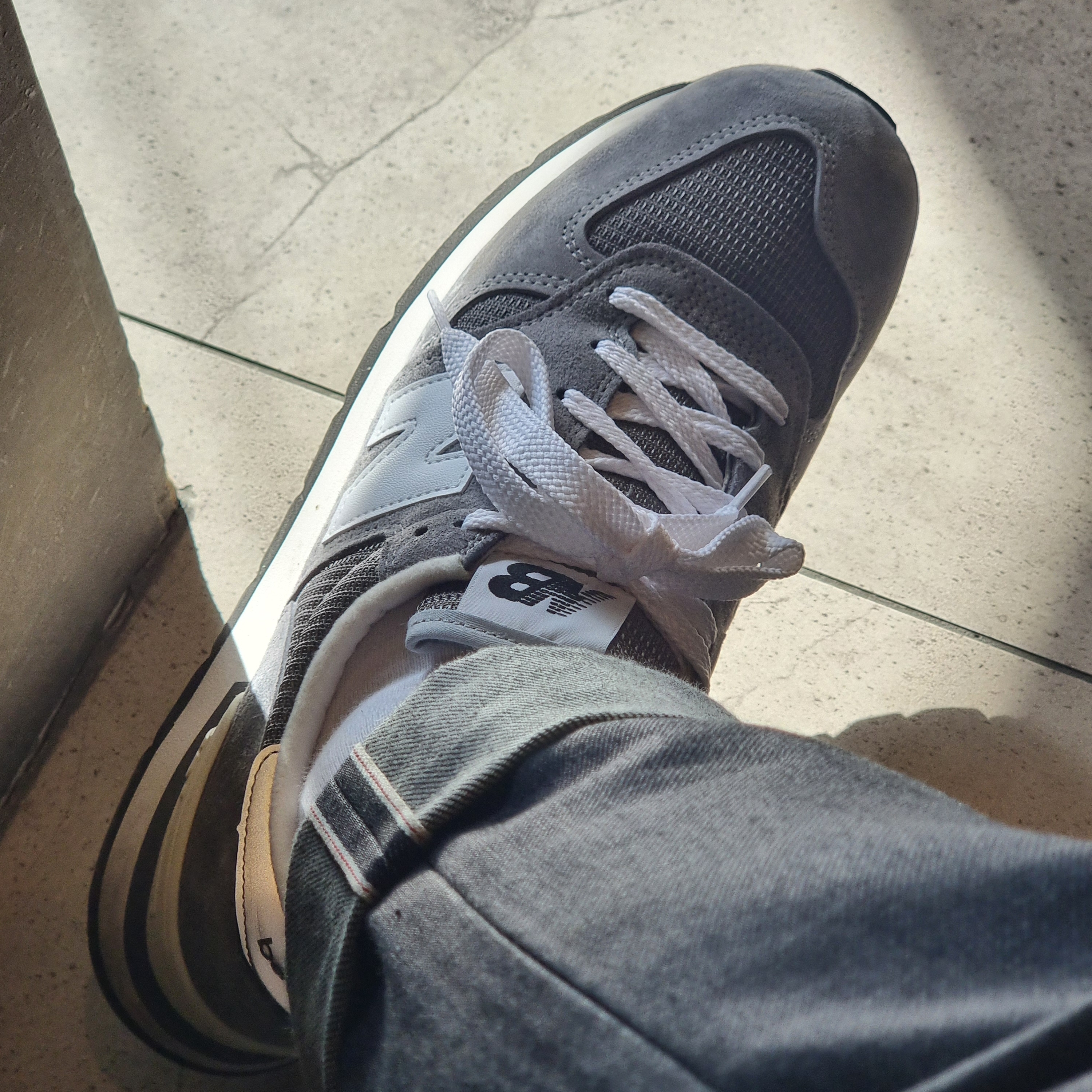 New Balance 990v1 Made in USA Grey White 착용 스타일