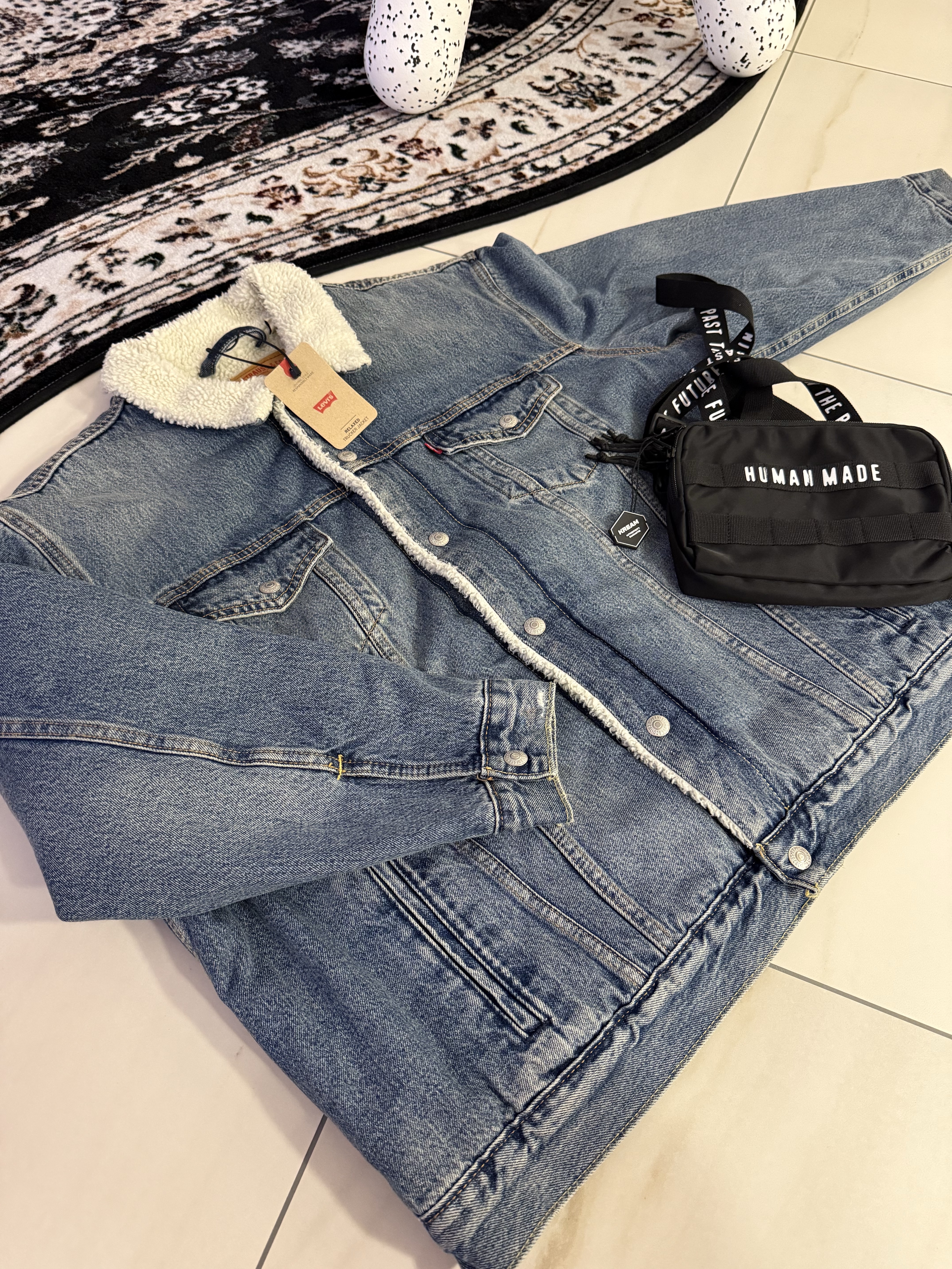 Human Made Military Pouch Small Black, Levi's x Erl Sherpa Trucker Jacket Indigo 착용 스타일