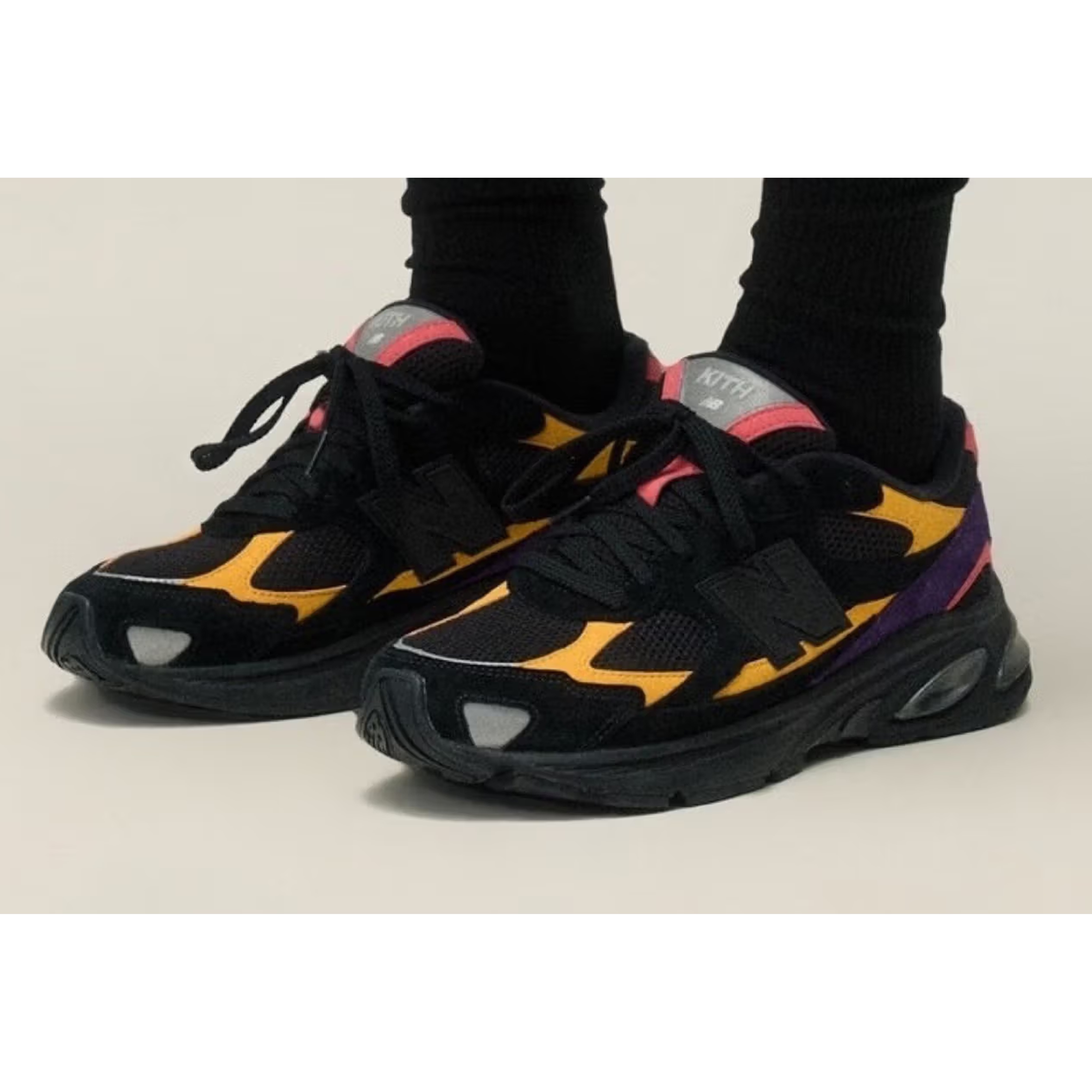 New Balance x Kith 101 990v4 Made in USA Moonrock, New Balance x Kith x Madison Square Garden 991v2 Made in UK Antarctica Ancient Scroll - D Standard 착용 스타일 - 3