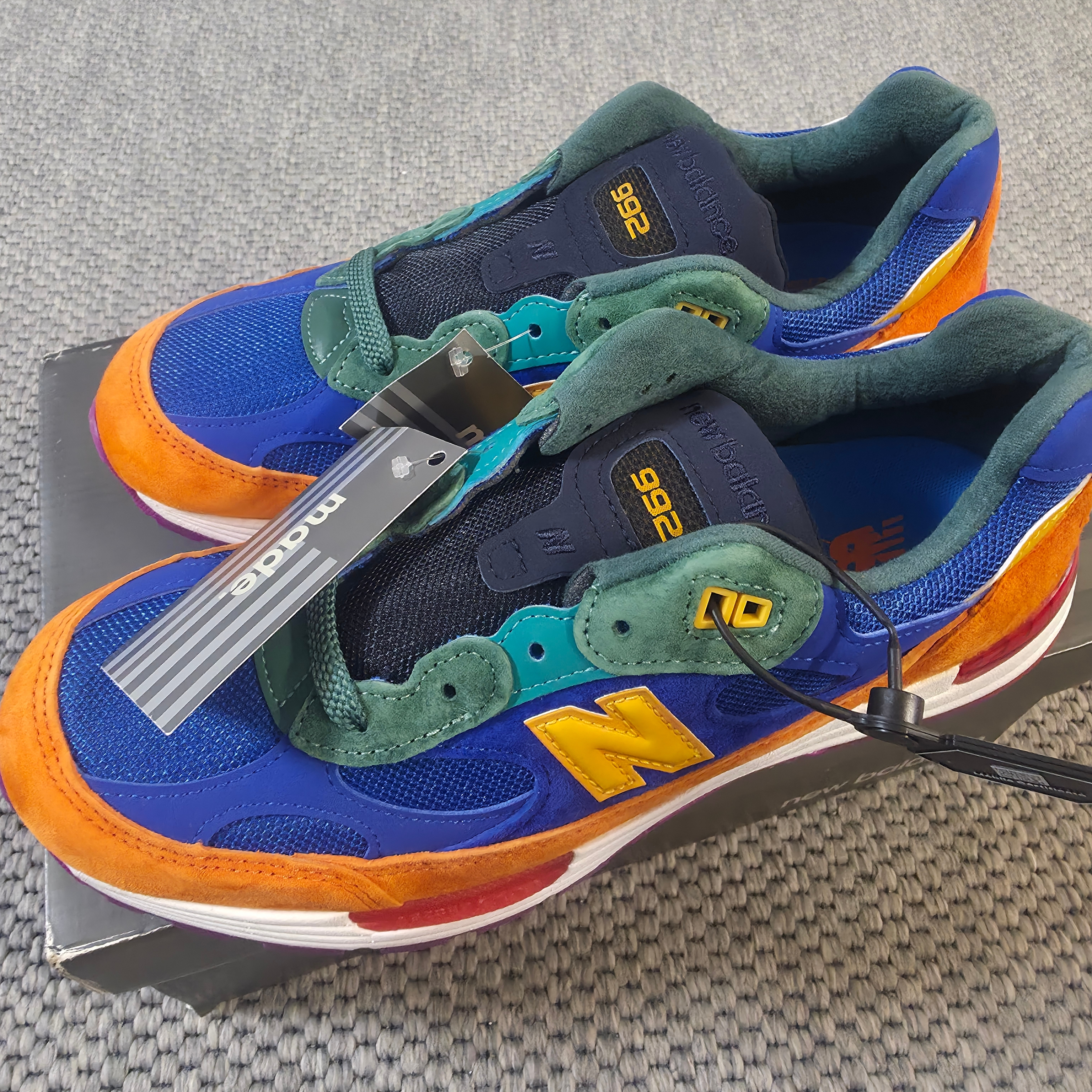 New Balance 992 Made in USA Multi-Color 착용 스타일 - 2