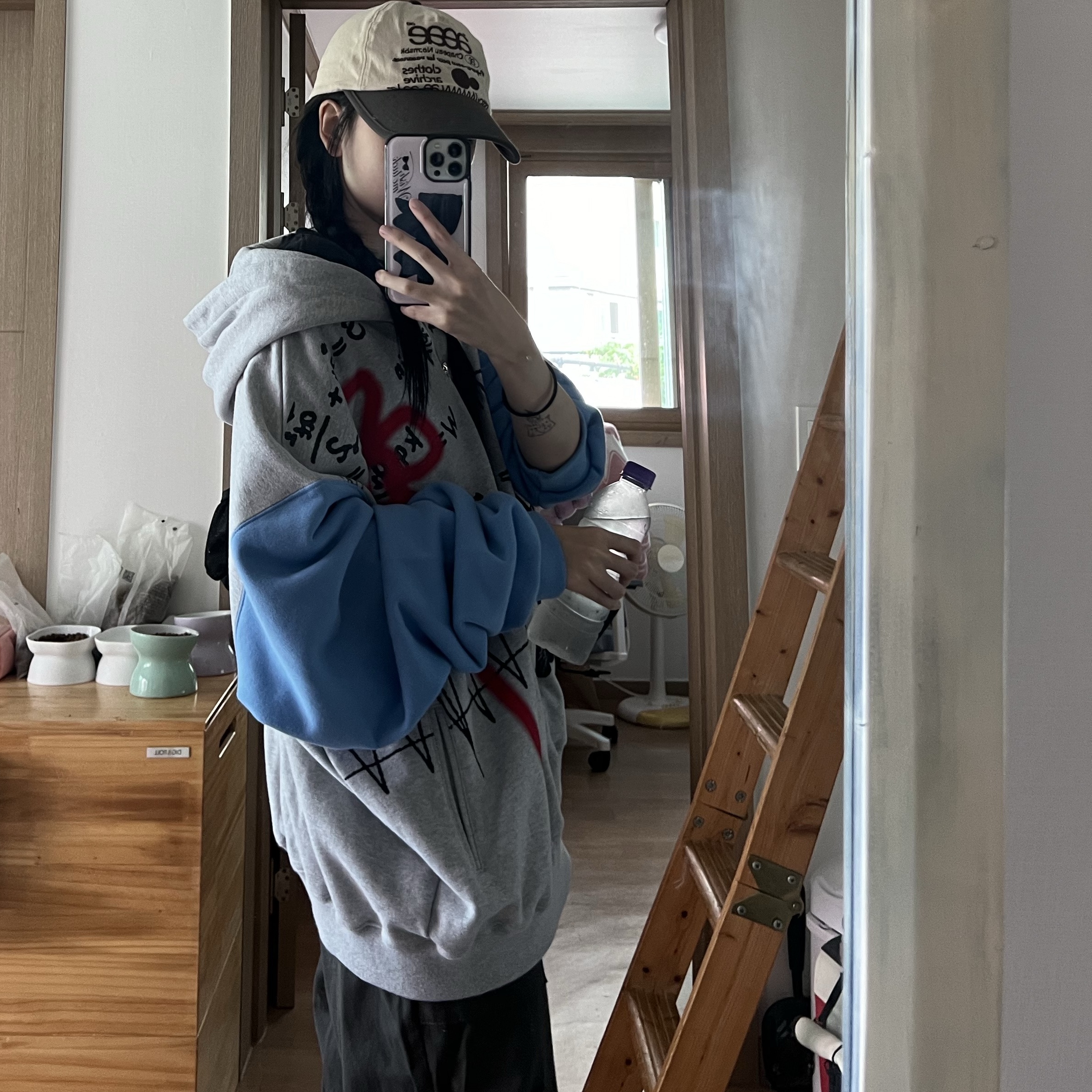 Cotchs Brain Hooded Zip Up, Aeae Web Logo 5-Pannel Charcoal Mocha 착용 스타일 - 1