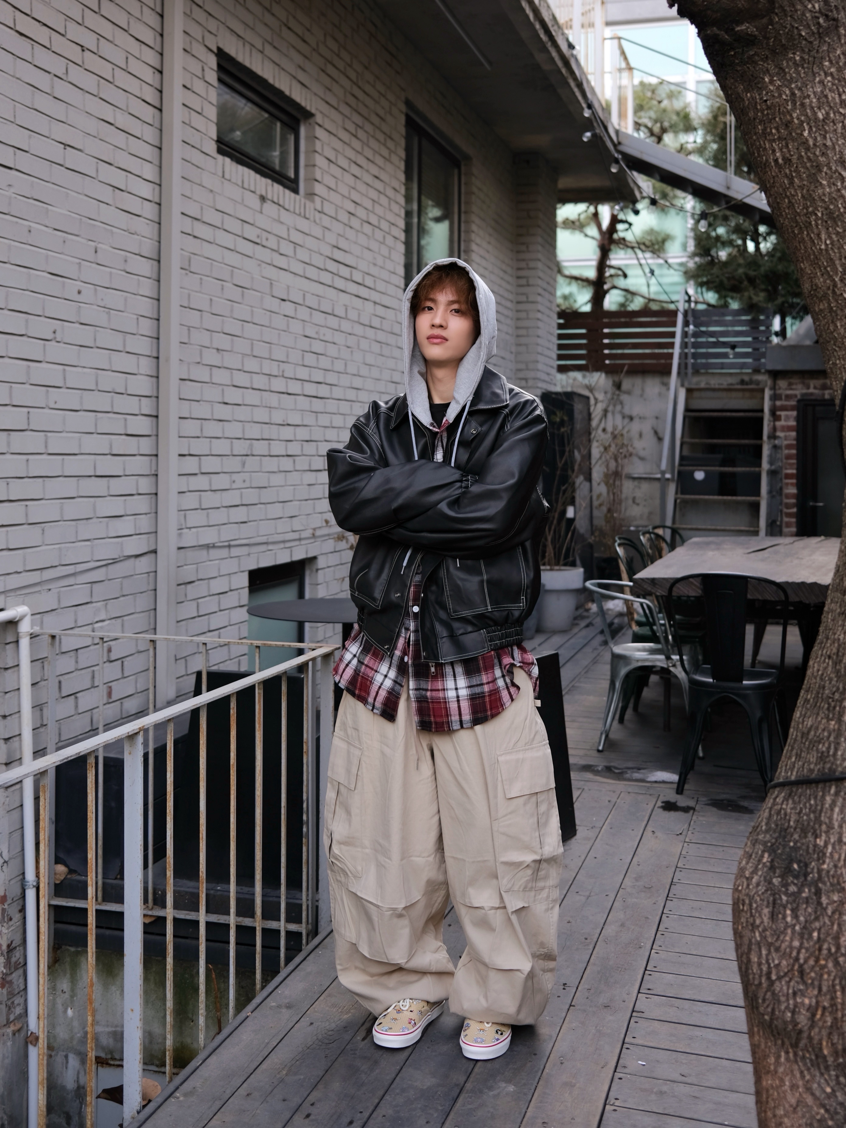 Vans x One Piece Authentic Sand 착용 스타일 - 3