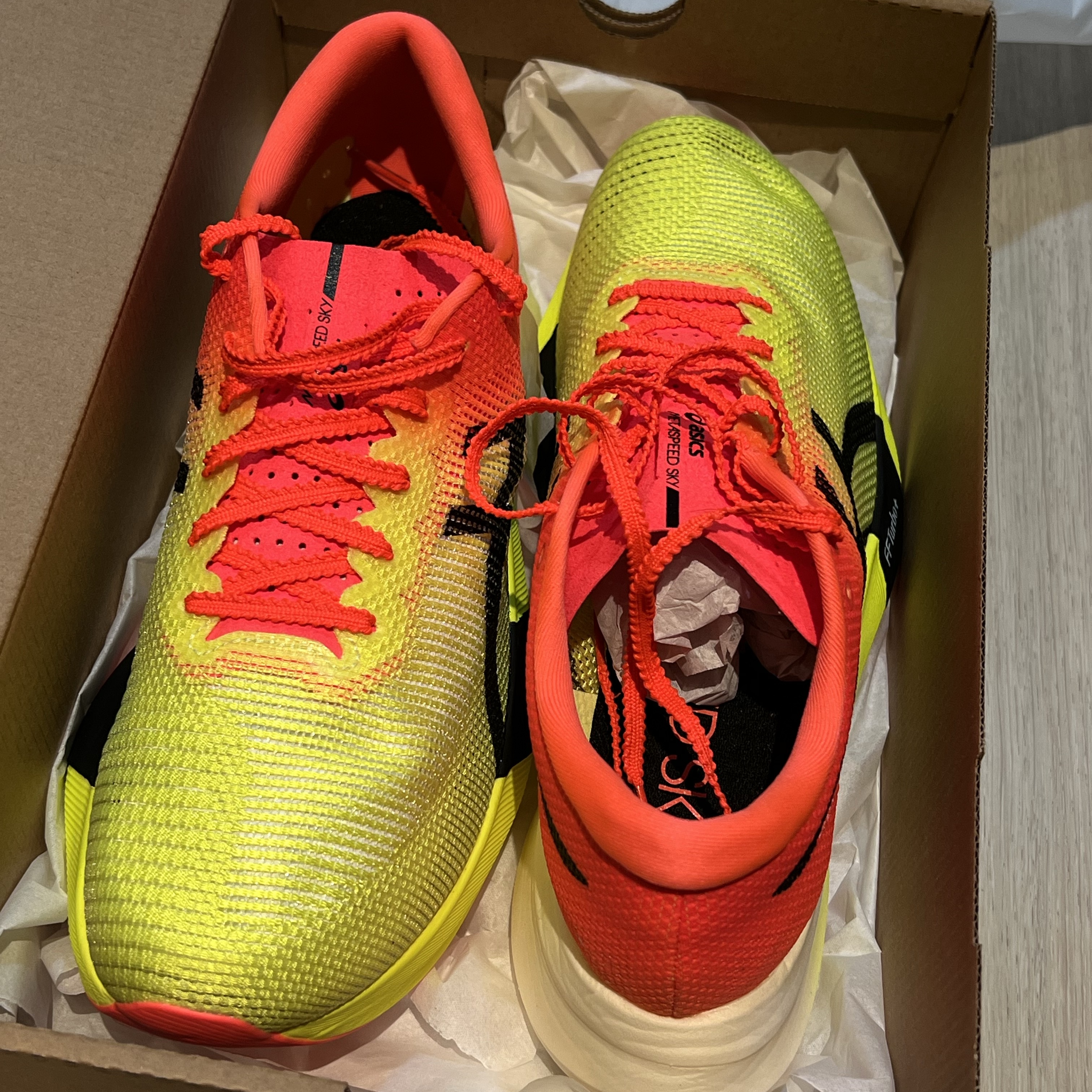 Asics Metaspeed Sky Paris Safety Yellow Black 착용 스타일