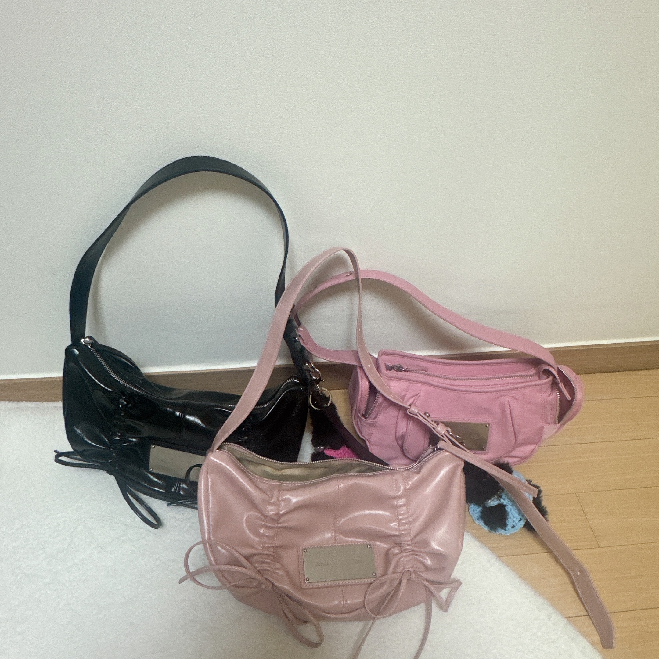 Matin Kim Half Shirring Ribbon Round Bag Pink, Matin Kim Madeleine Round Bag Pink 착용 스타일