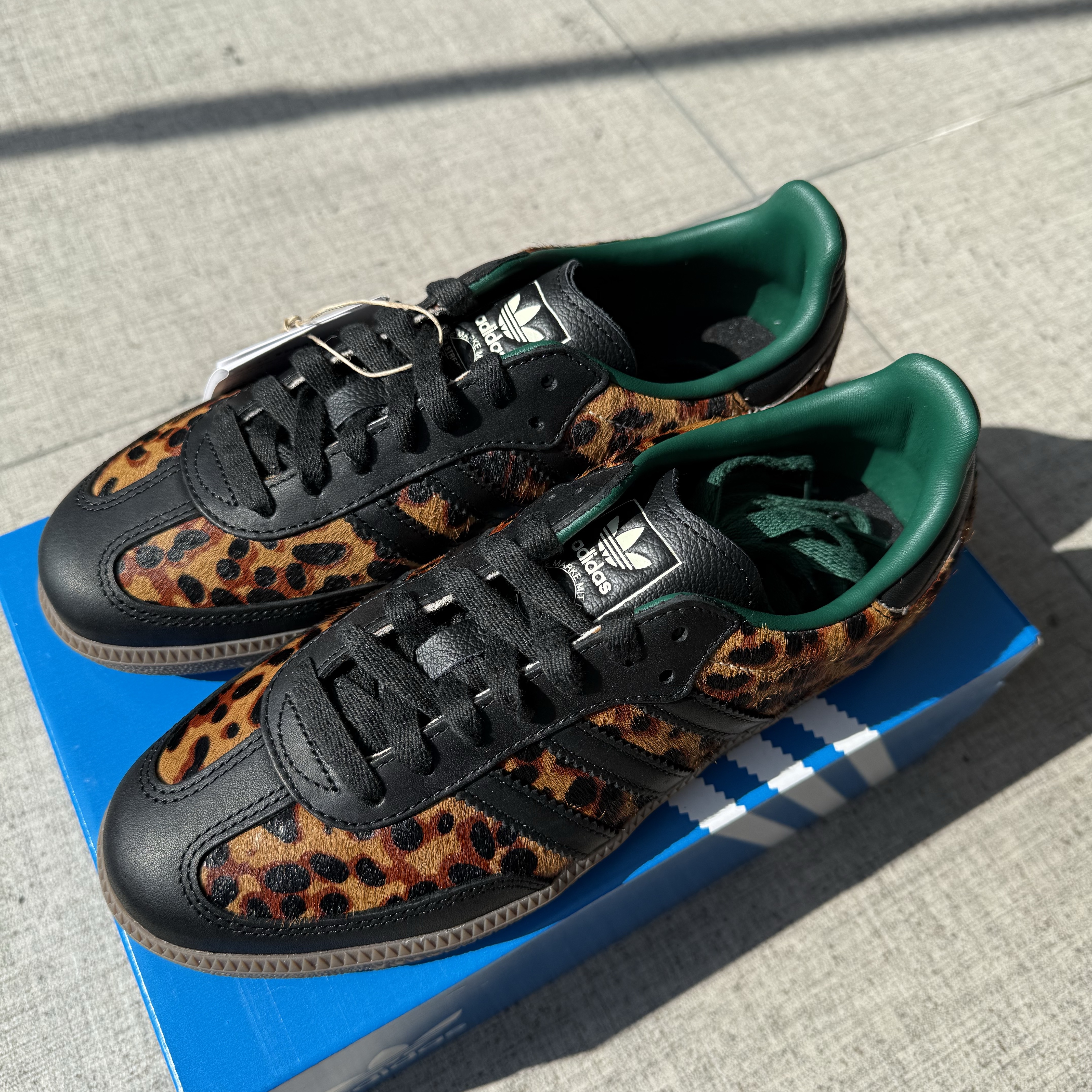 (W) Adidas Samba OG Core Black Collegiate Green 착용 스타일 - 2
