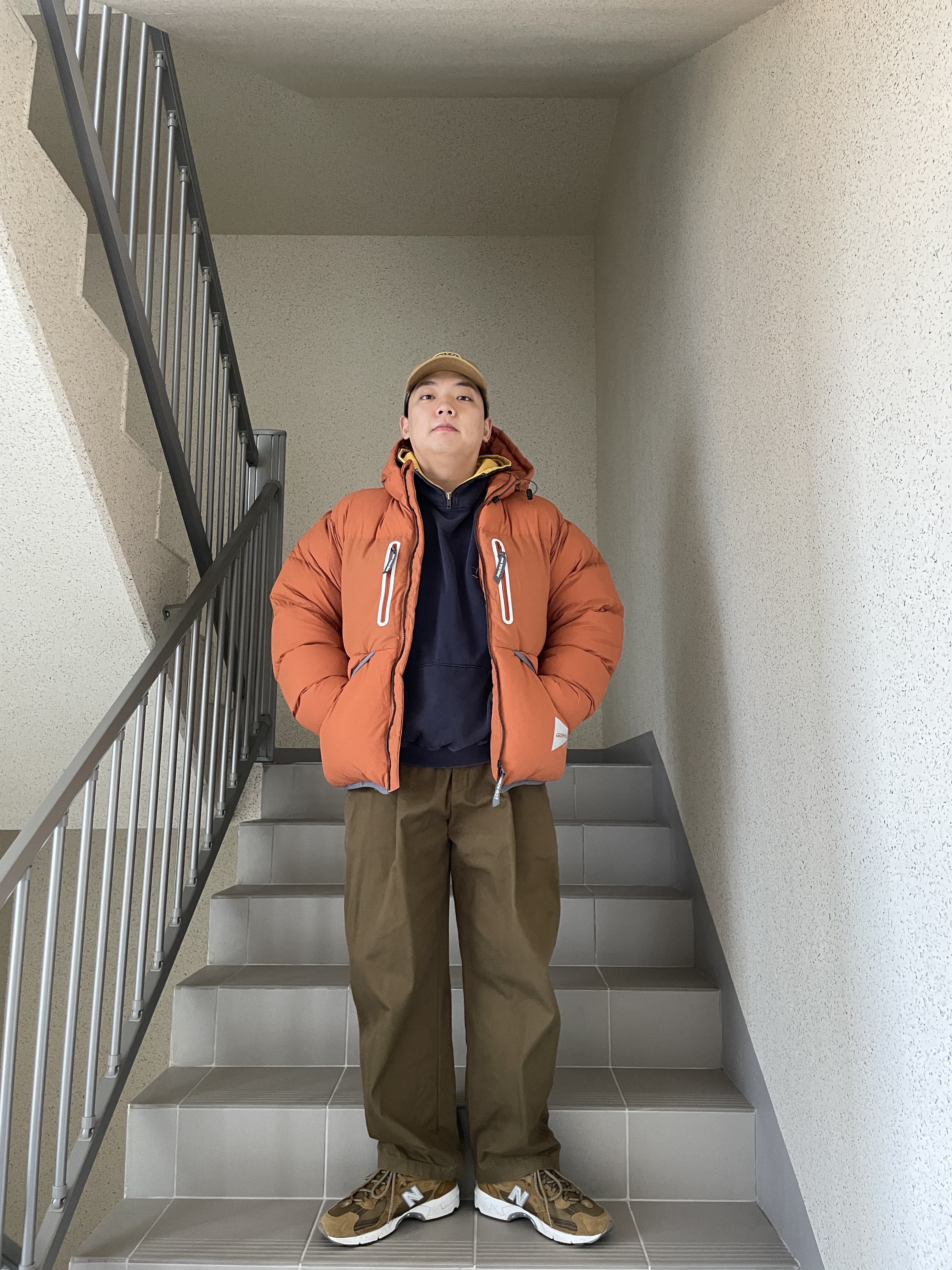 New Balance x Thisisneverthat 827 Beige 착용 스타일 - 5