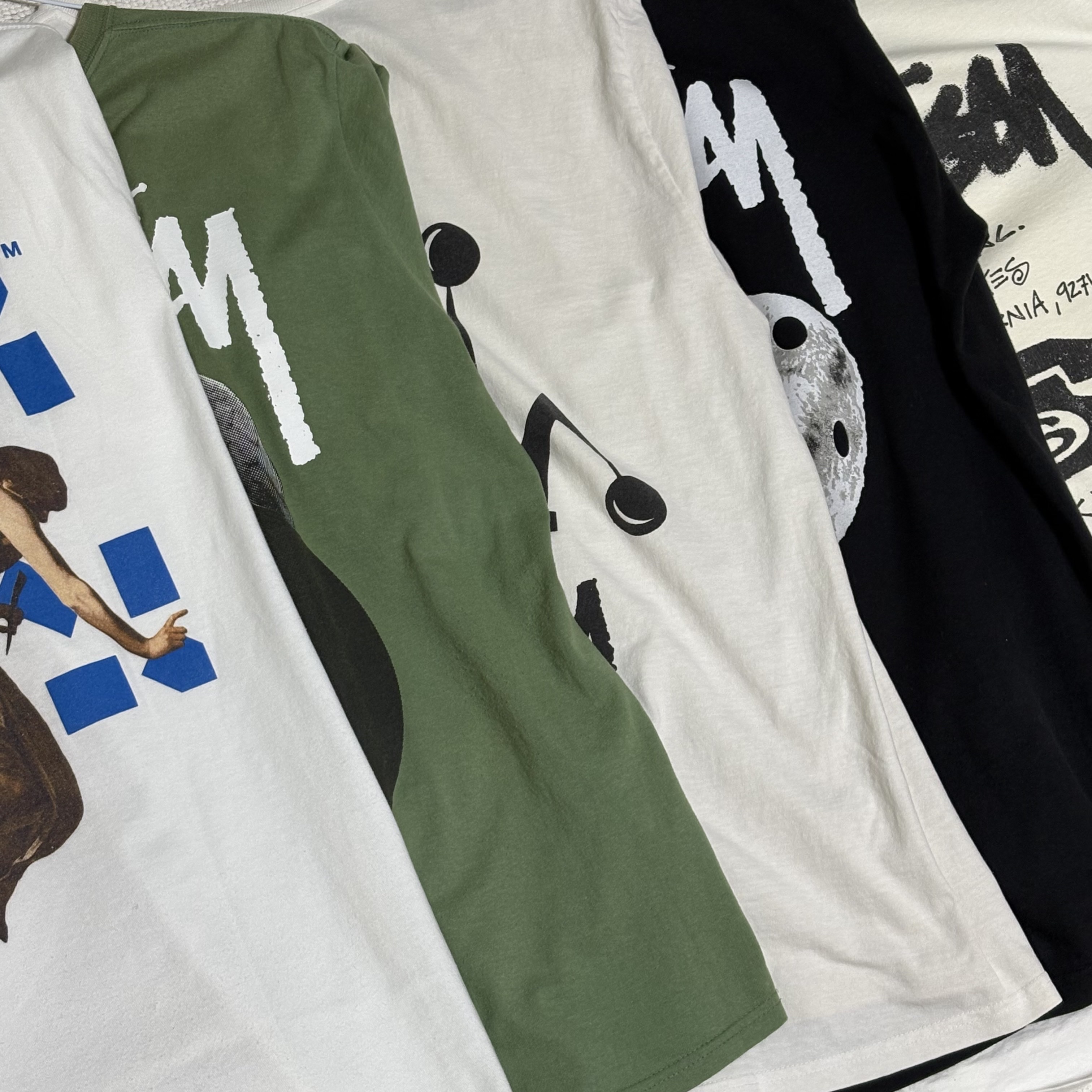 Stussy x Off-White 40 WT T-Shirt, Stussy Angel T-Shirt Green 착용 스타일