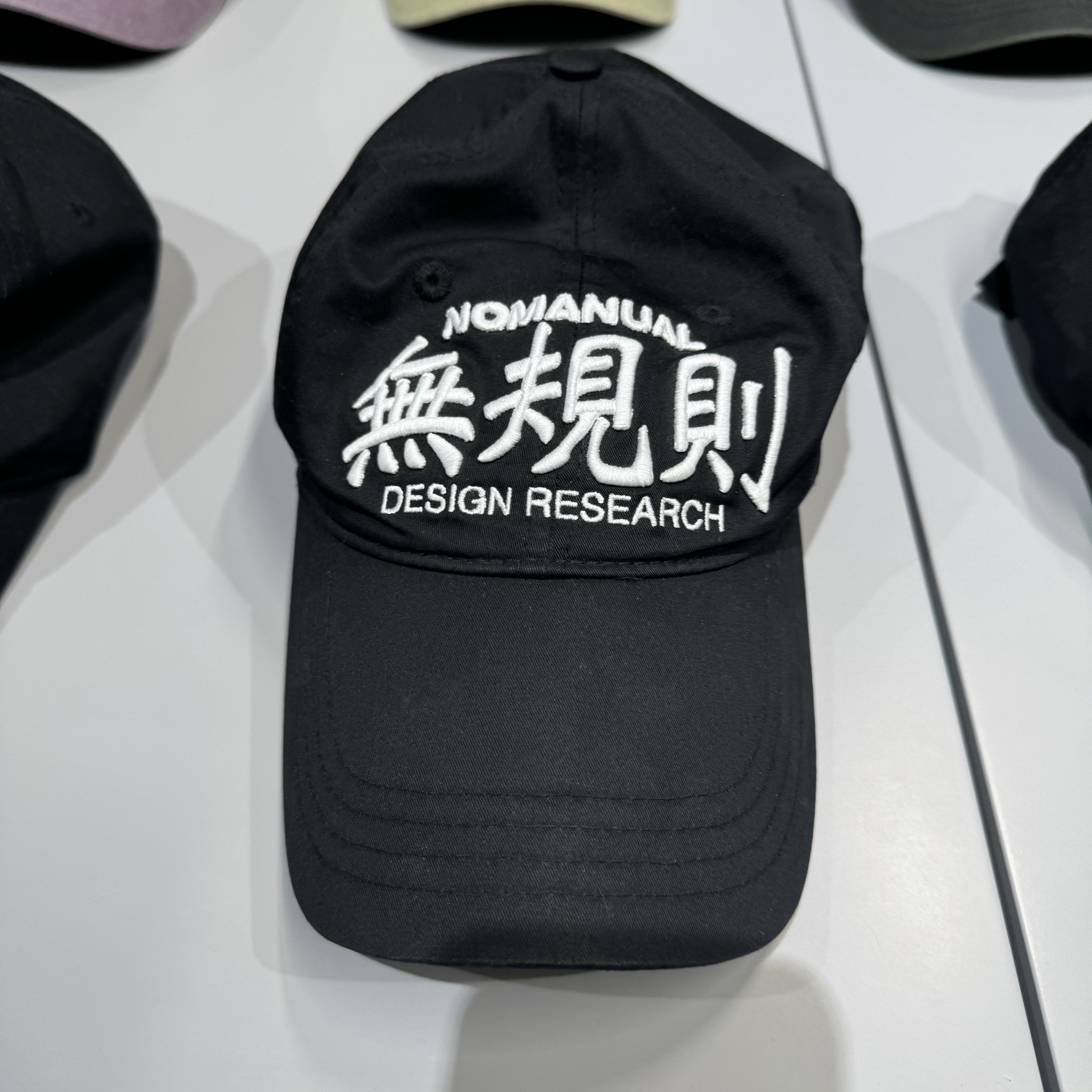 NOMANUAL 無規則 Ball Cap Black 착용 스타일