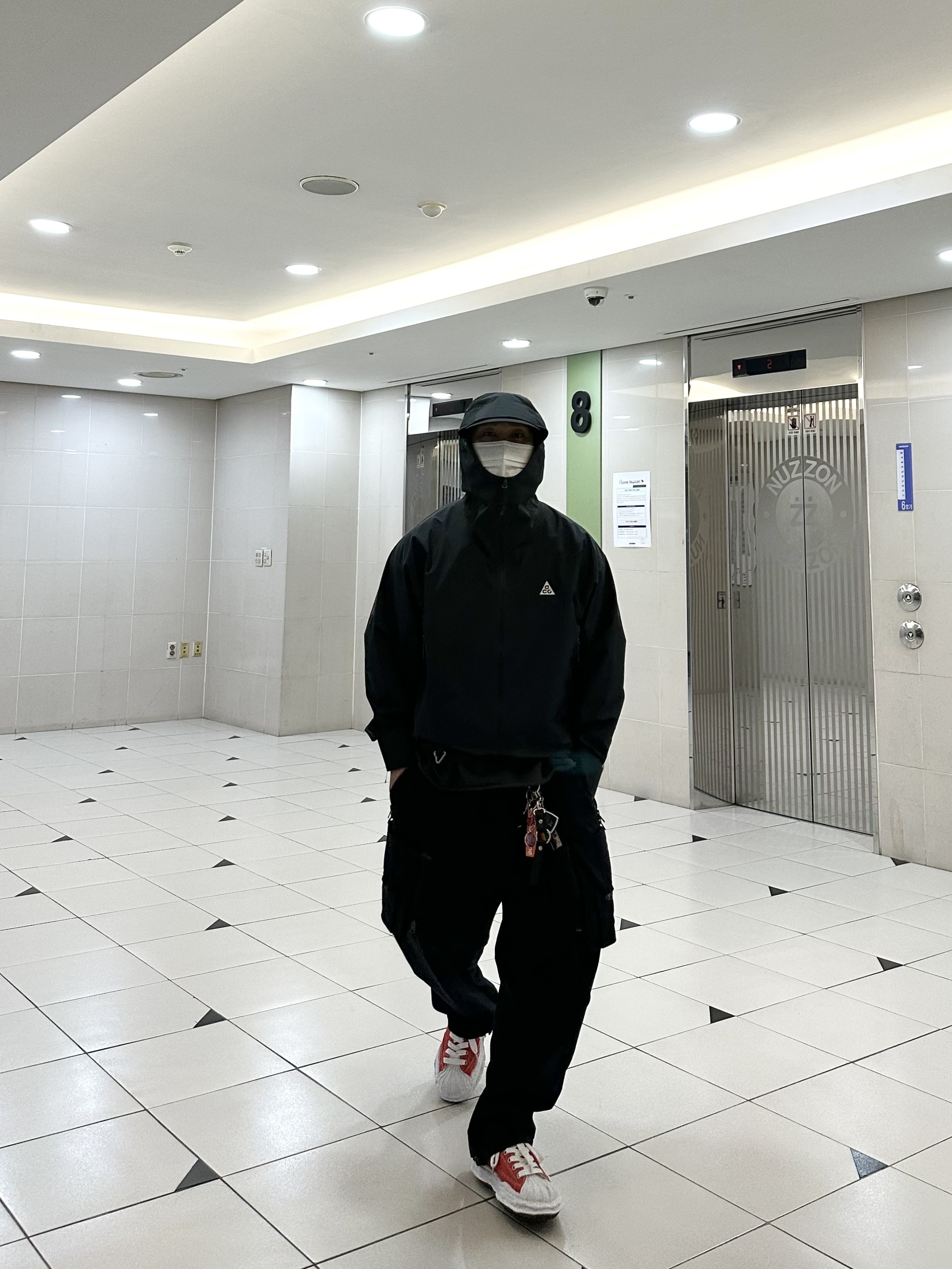 Maison Mihara Yasuhiro Blakey OG Sole Canvas Low-top Sneakers Orange, Nike ACG Storm-Fit ADV Cascade Rains Full Zip Shell Jacket Off Noir - Asia 착용 스타일 - 1