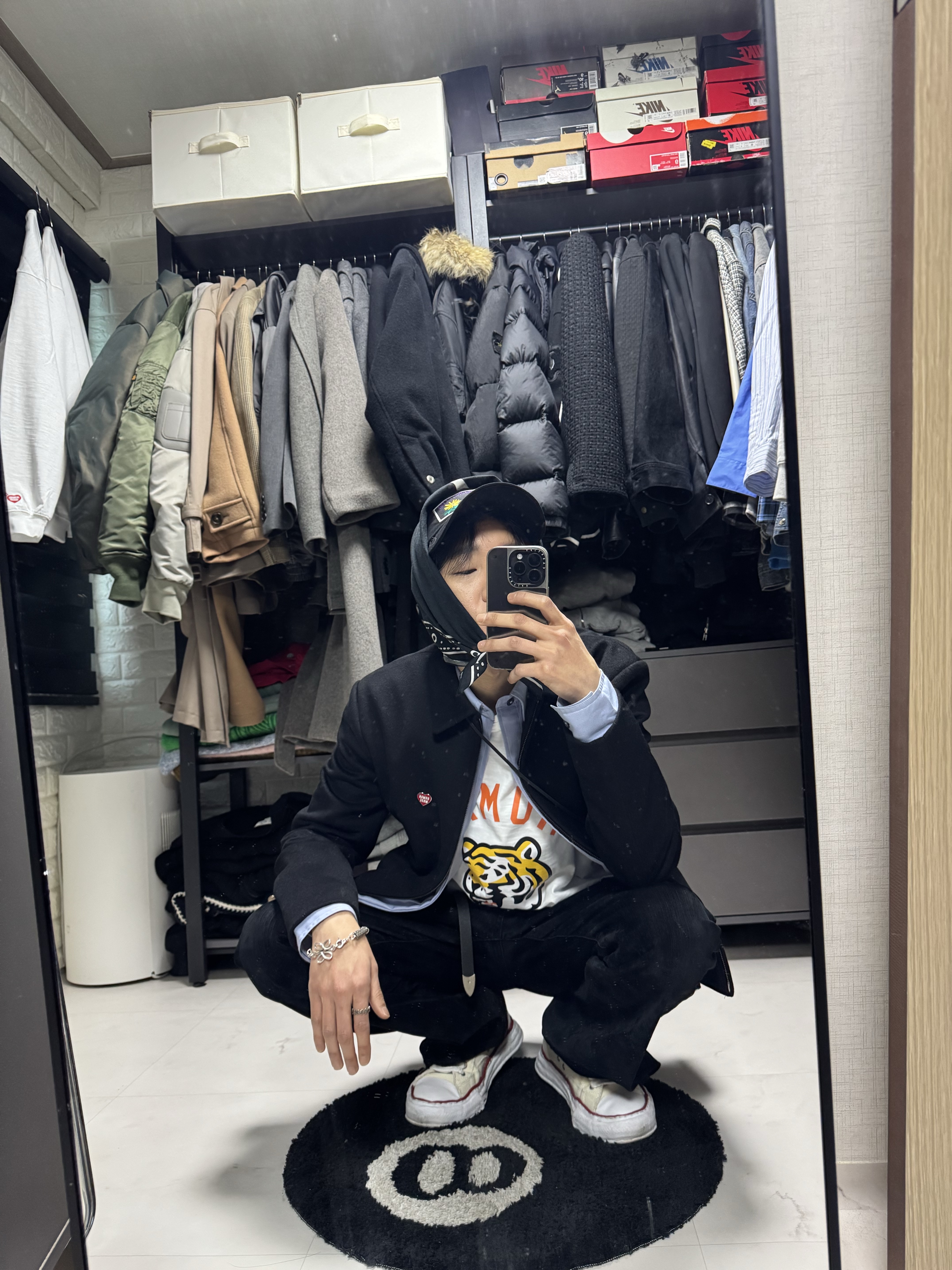 나이키 x 피스마이너스원 반다나 블랙, 메종 미하라 야스히로 피터슨 OG 솔 캔버스 로우탑 스니커즈 내츄럴 착용 스타일 - 2