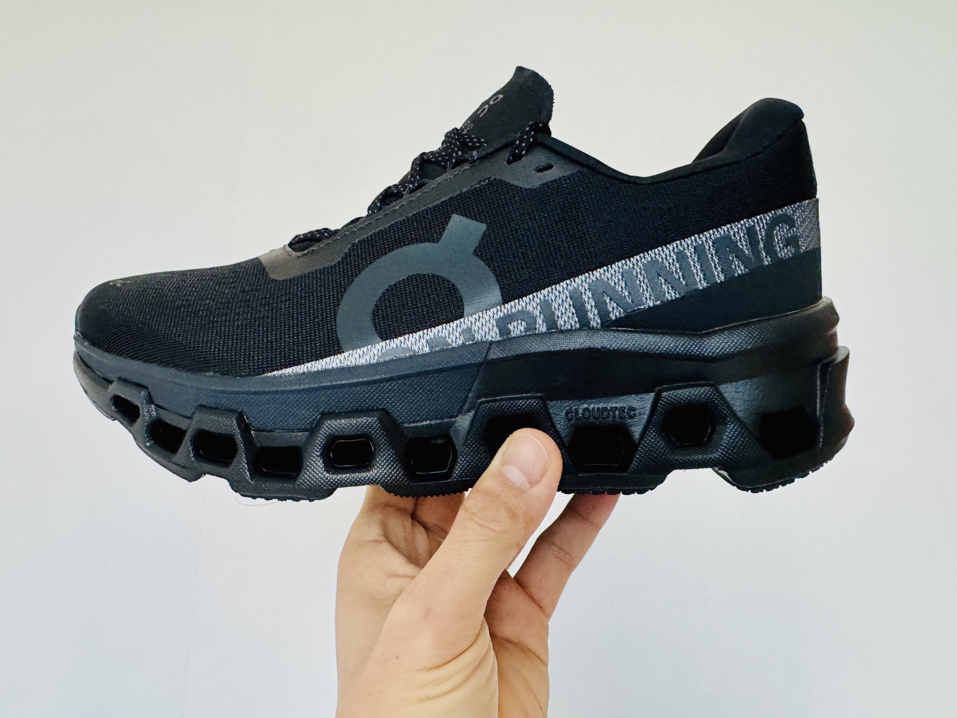 On Running Cloudmonster 2 Black 착용 스타일