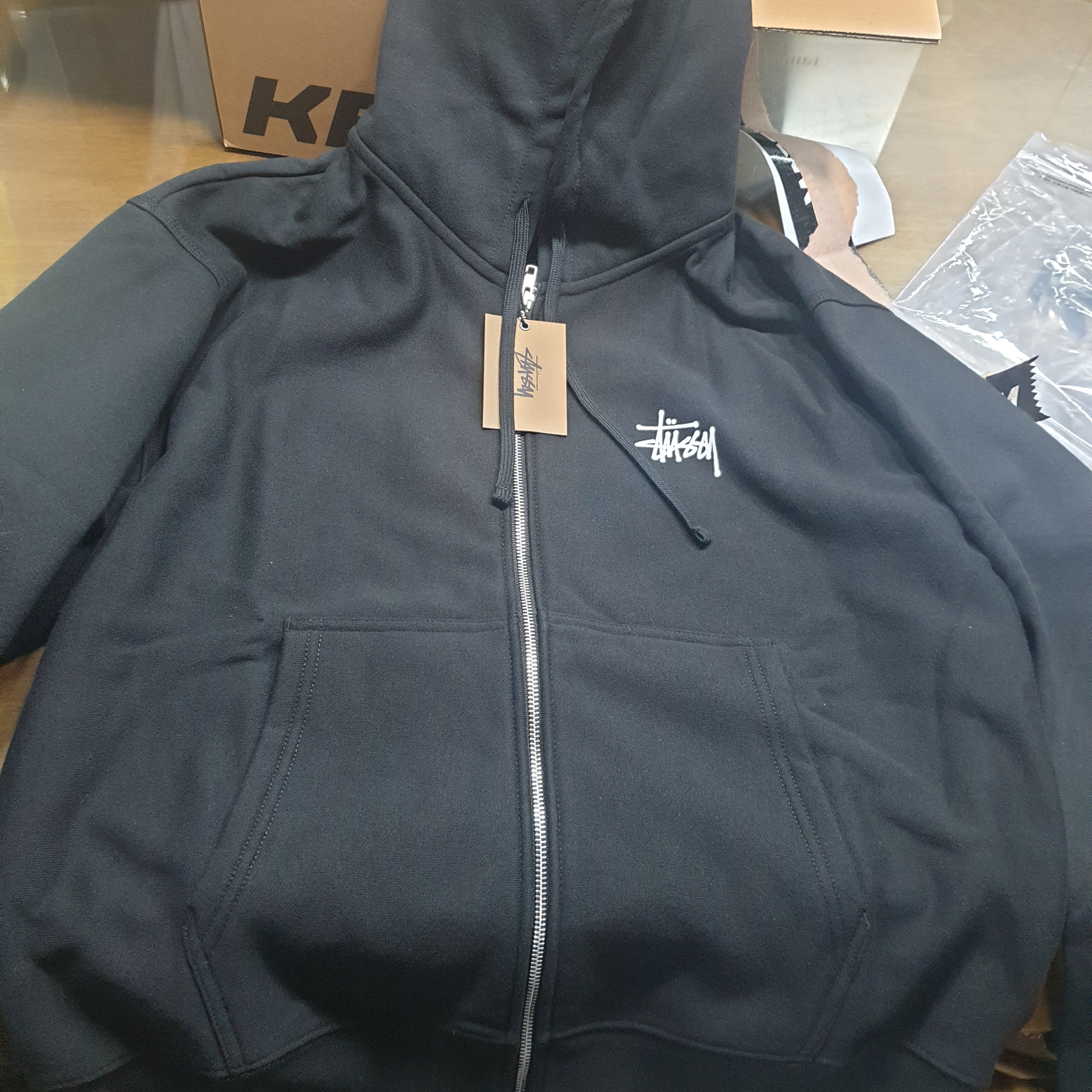 Stussy Basic Zip Hoodie Black 착용 스타일