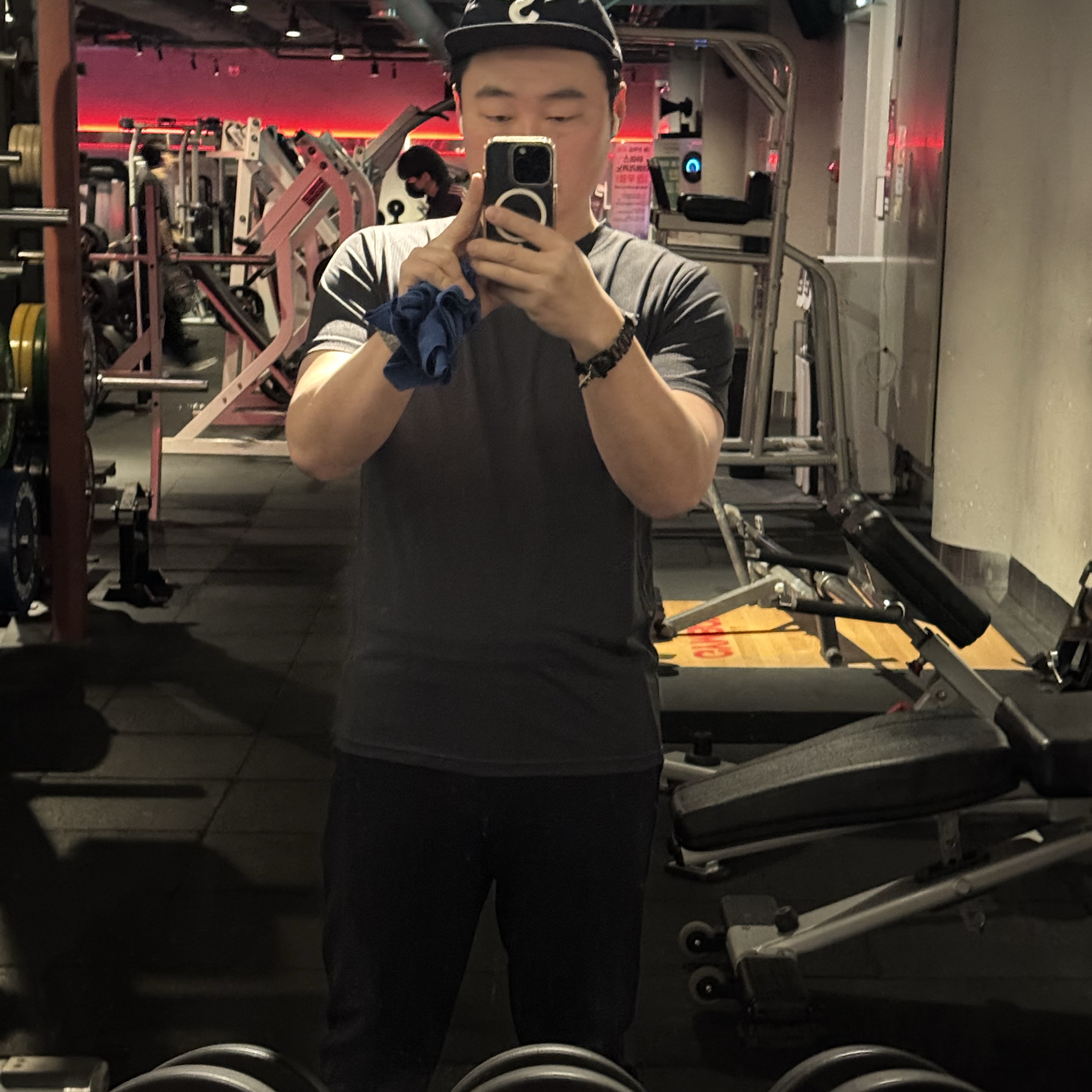 Jordan 6 x Travis Scott Retro SP British Khaki, Nike x Stussy NRG Fleece Crewneck Dark Grey Heather (DO9337-063) 착용 스타일 - 9