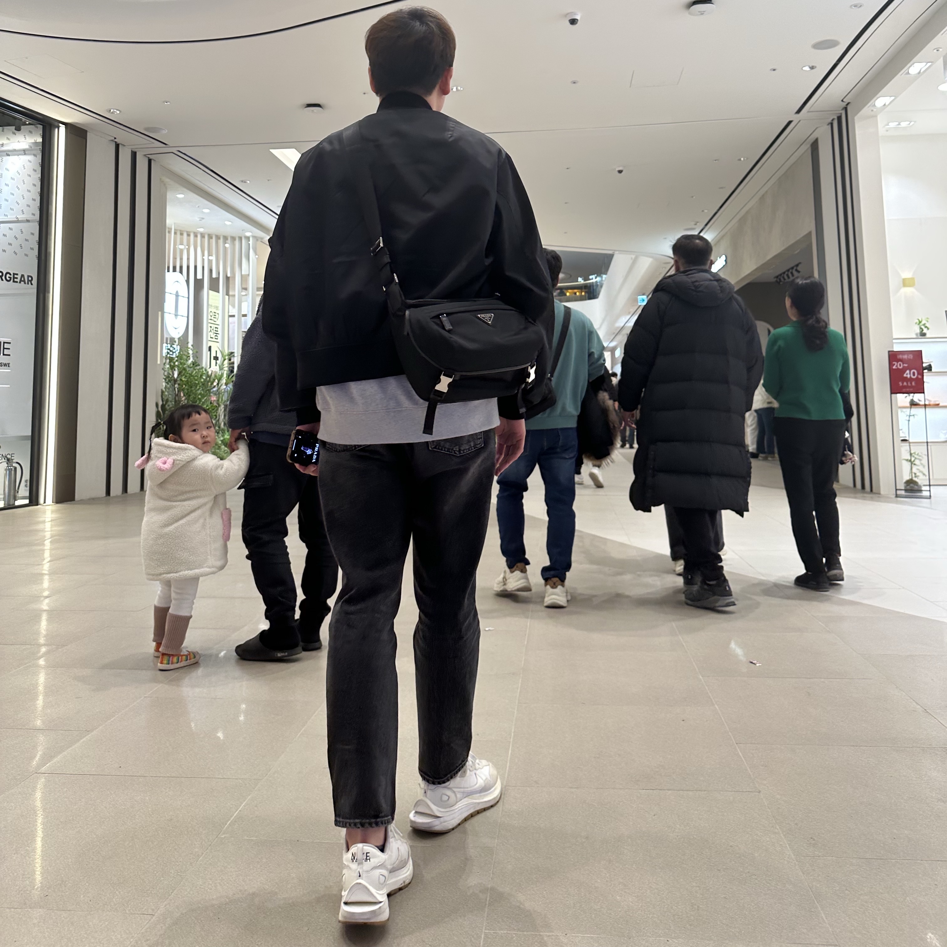 Prada Re-Nylon Bomber Jacket Black, Nike x Sacai VaporWaffle White and Gum 착용 스타일