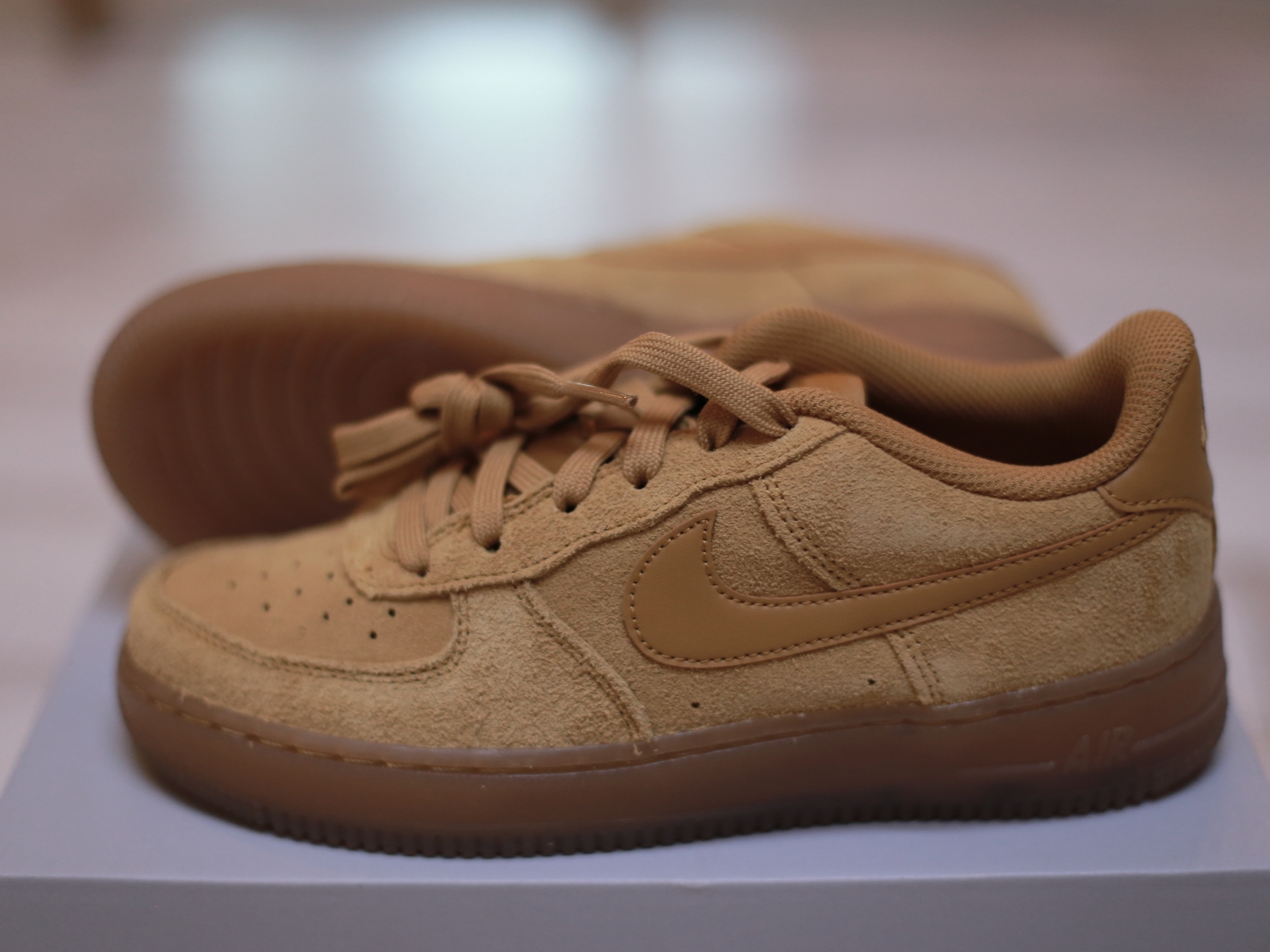 (GS) Nike Air Force 1 Low Wheat 착용 스타일 - 4