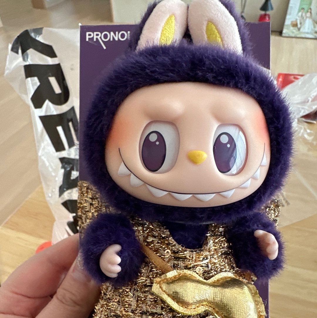 Pop Mart Labubu x Pronounce Lucky Fairy Toy Keyring 착용 스타일 - 1
