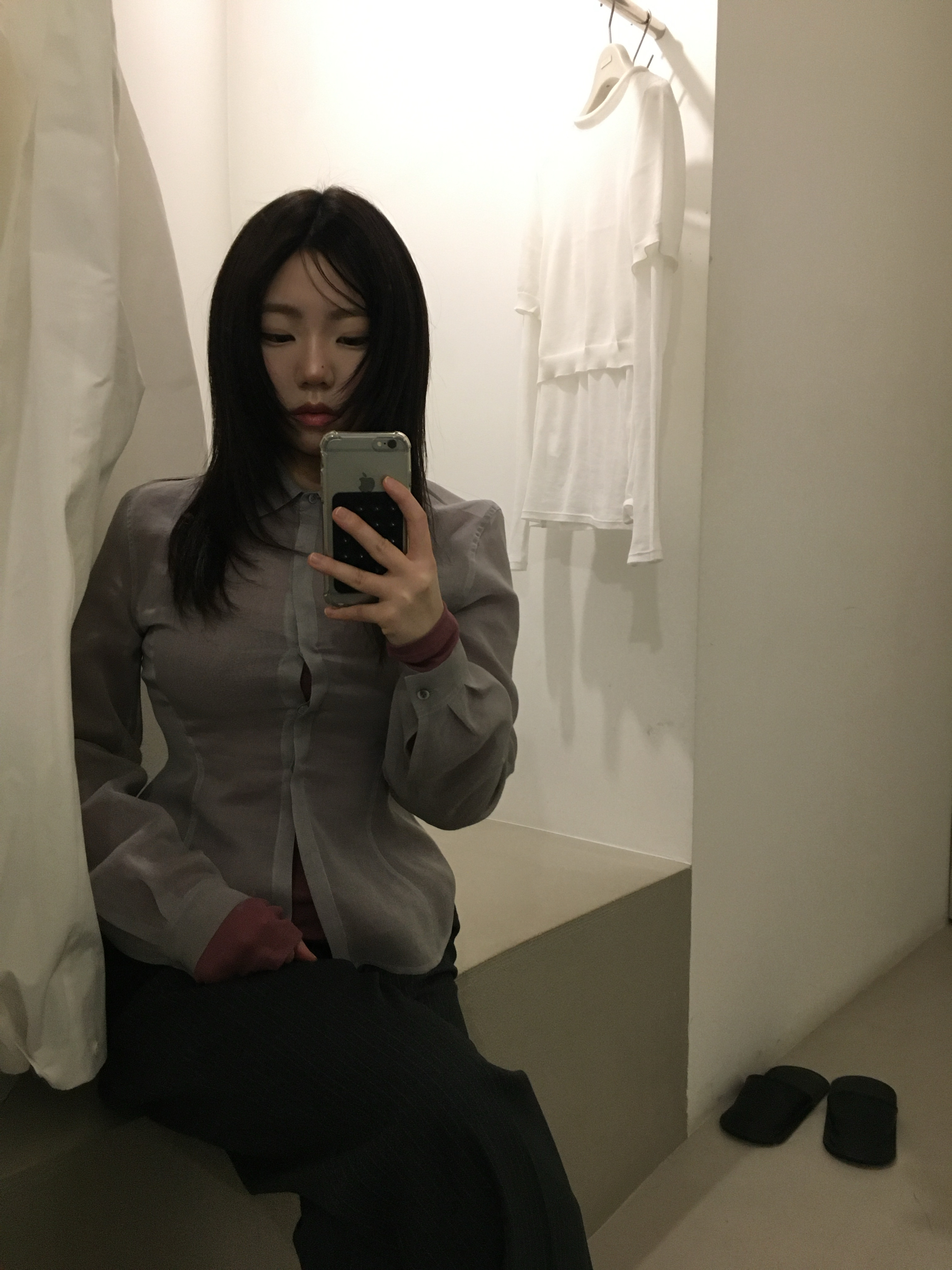 Amomento Women Curved Silhouette Pants Black - 25SS 착용 스타일 - 9