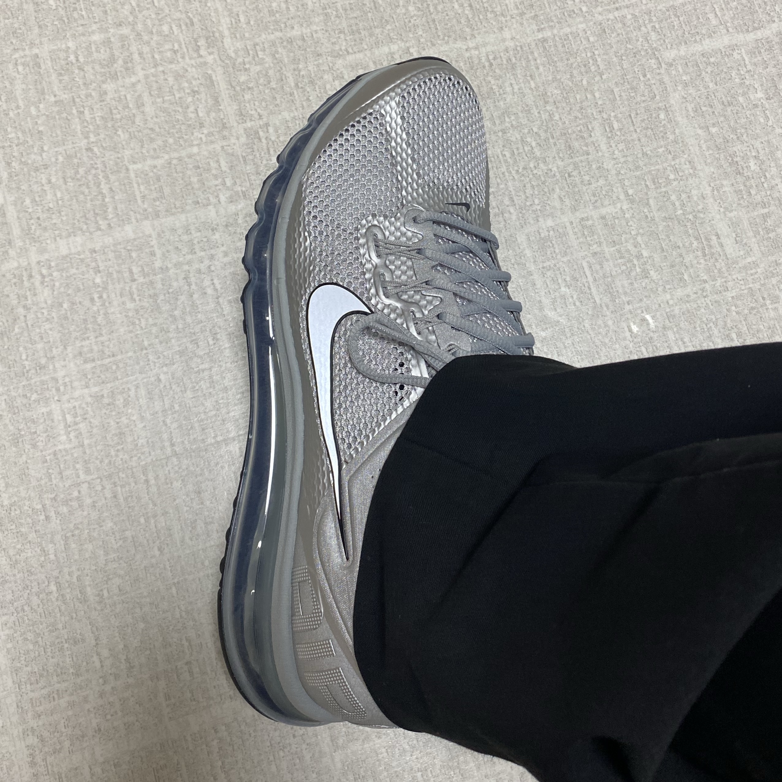 Nike Air Max 2013 Metallic Silver Flat Silver 착용 스타일 - 4