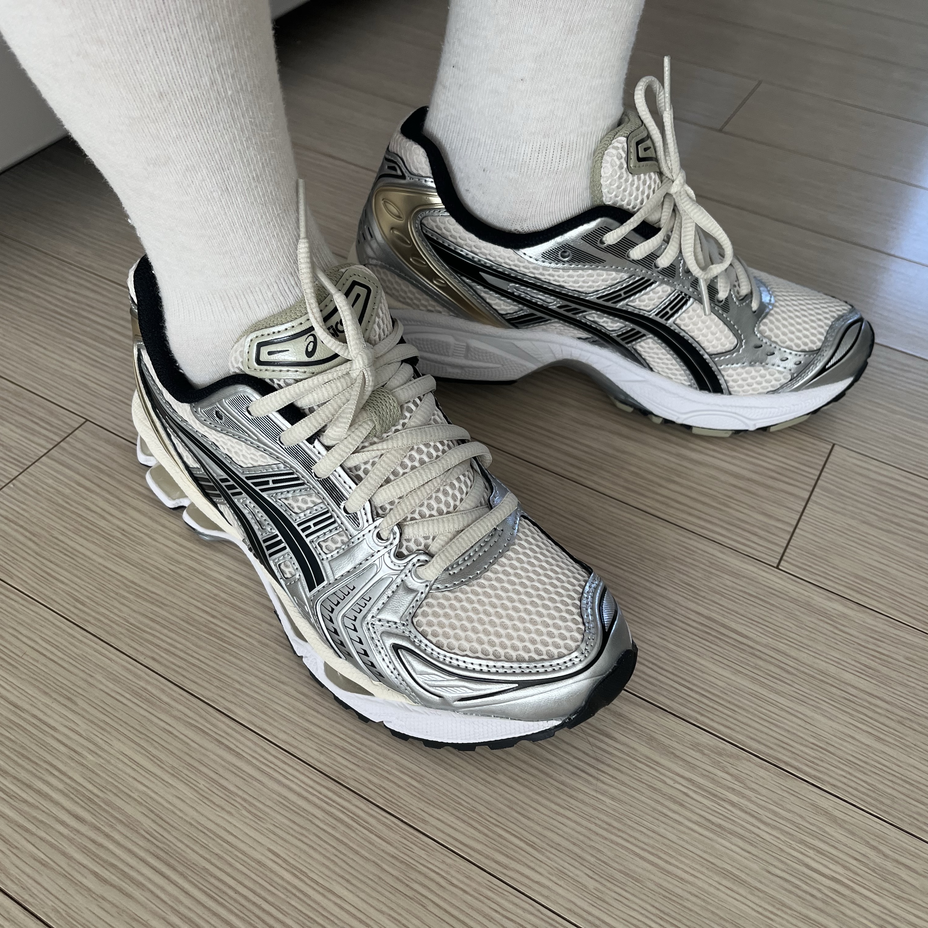 Asics Gel-Kayano 14 Birch Pure Silver 착용 스타일