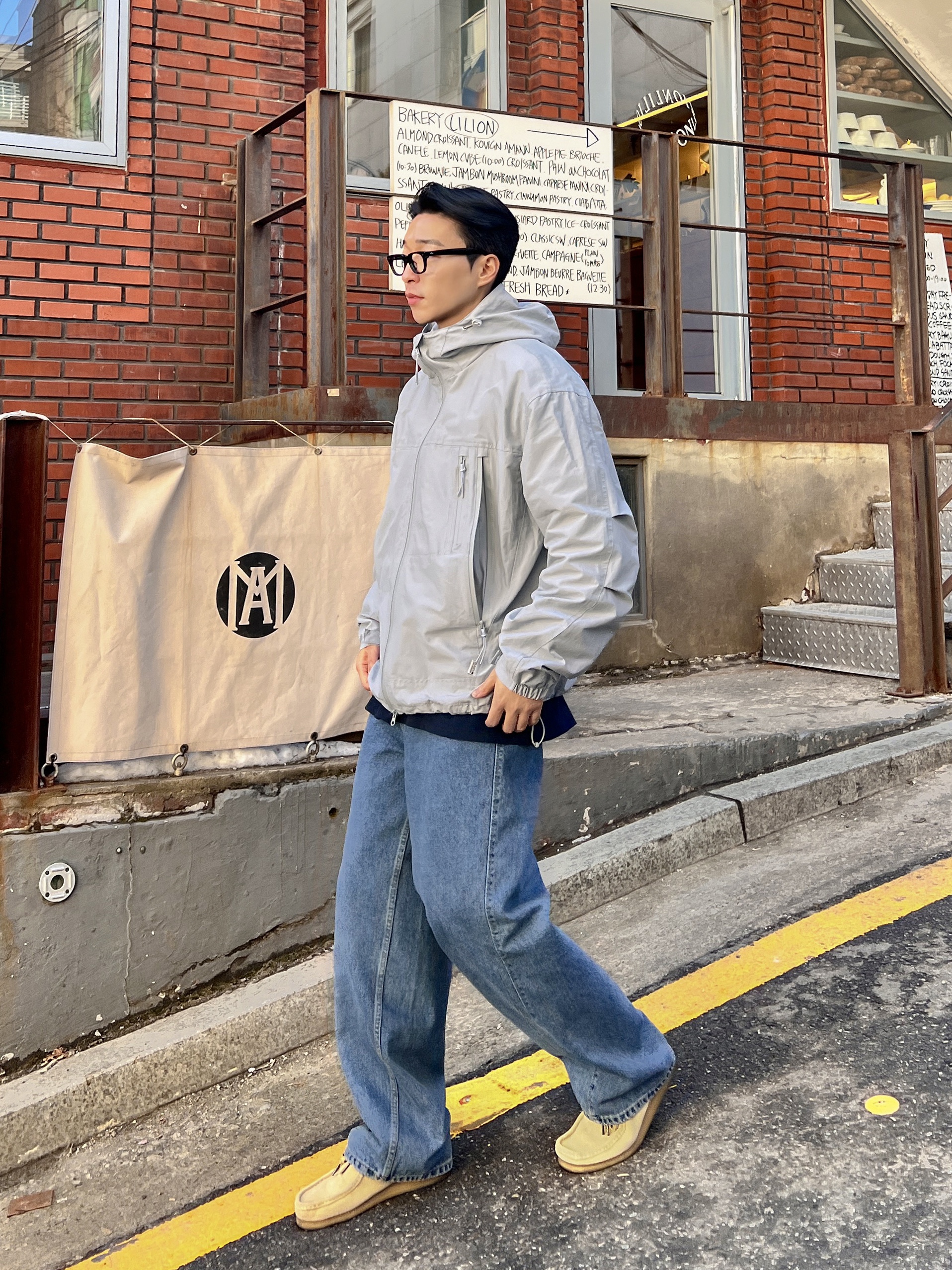 Clarks Wallabee Maple Suede 착용 스타일 - 1