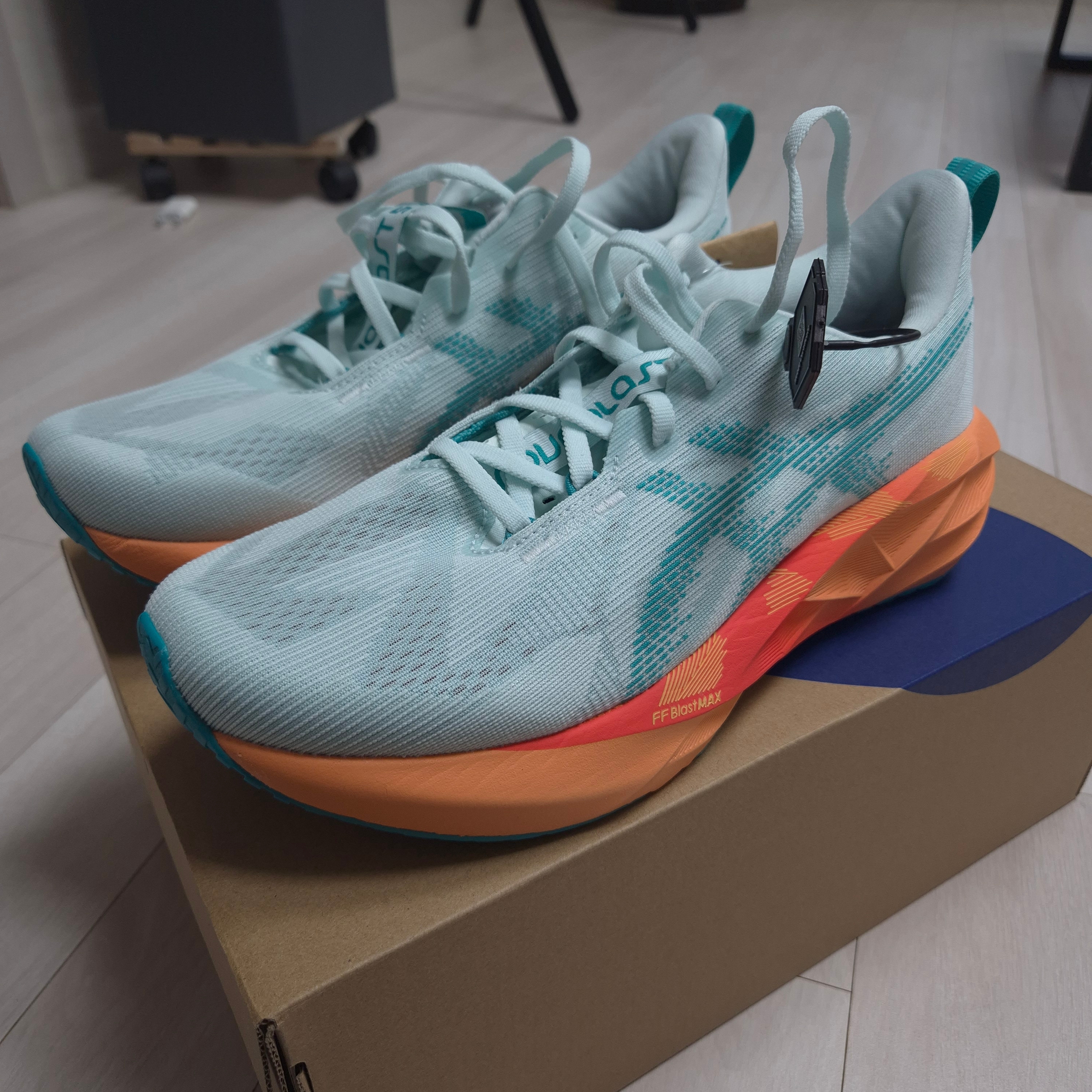 Asics Novablast 5 Soothing Sea Wave Teal 착용 스타일 - 1