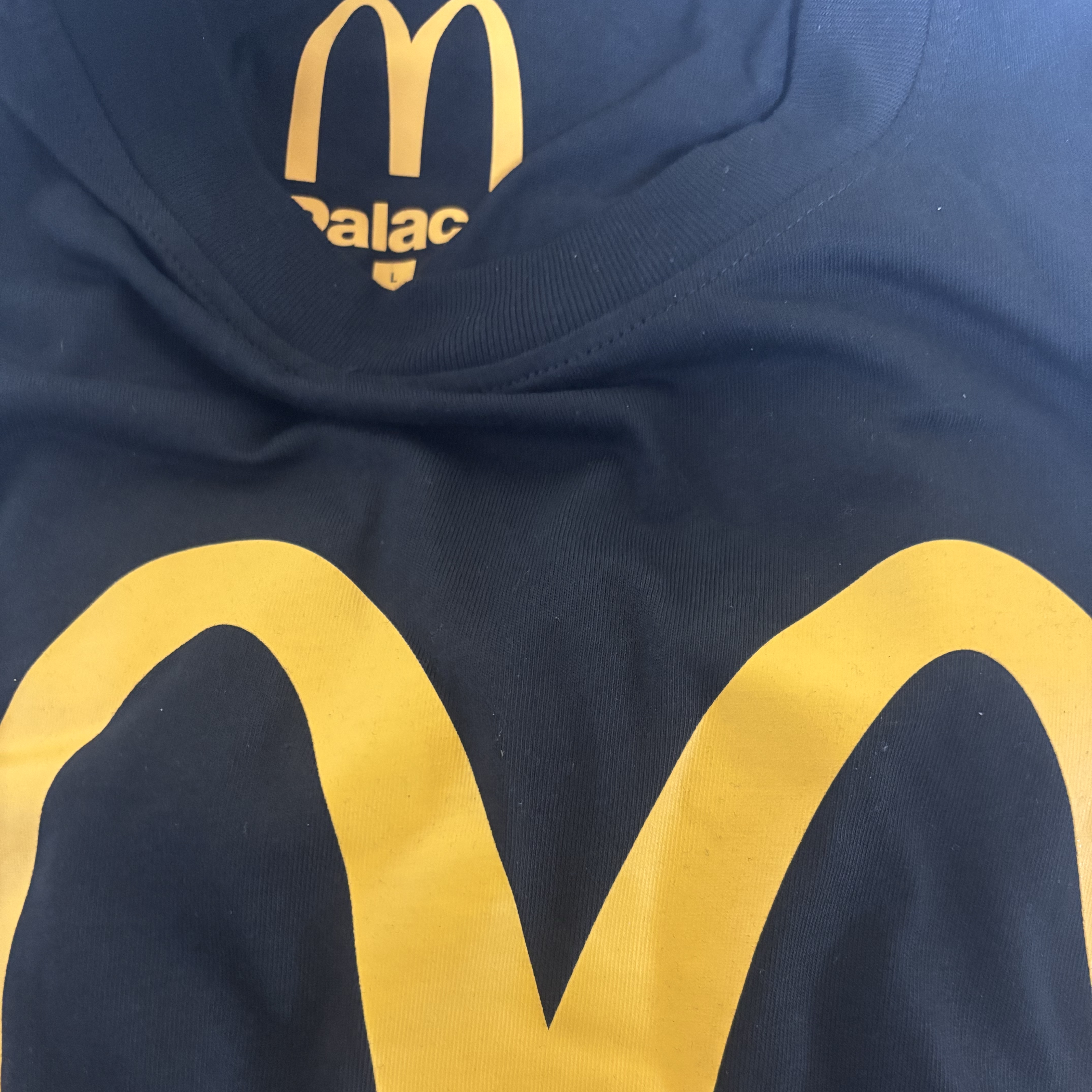 Palace x McDonald's Logo T-Shirt Black - 23FW 착용 스타일