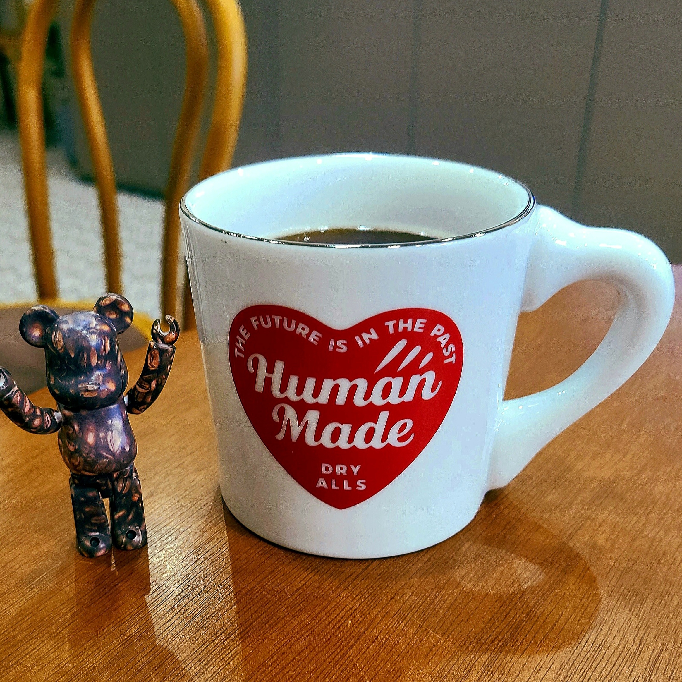 Human Made Coffee Mug White, Bearbrick Series 44 Sealed Case 100% (24 Blind Boxes) 착용 스타일 - 1