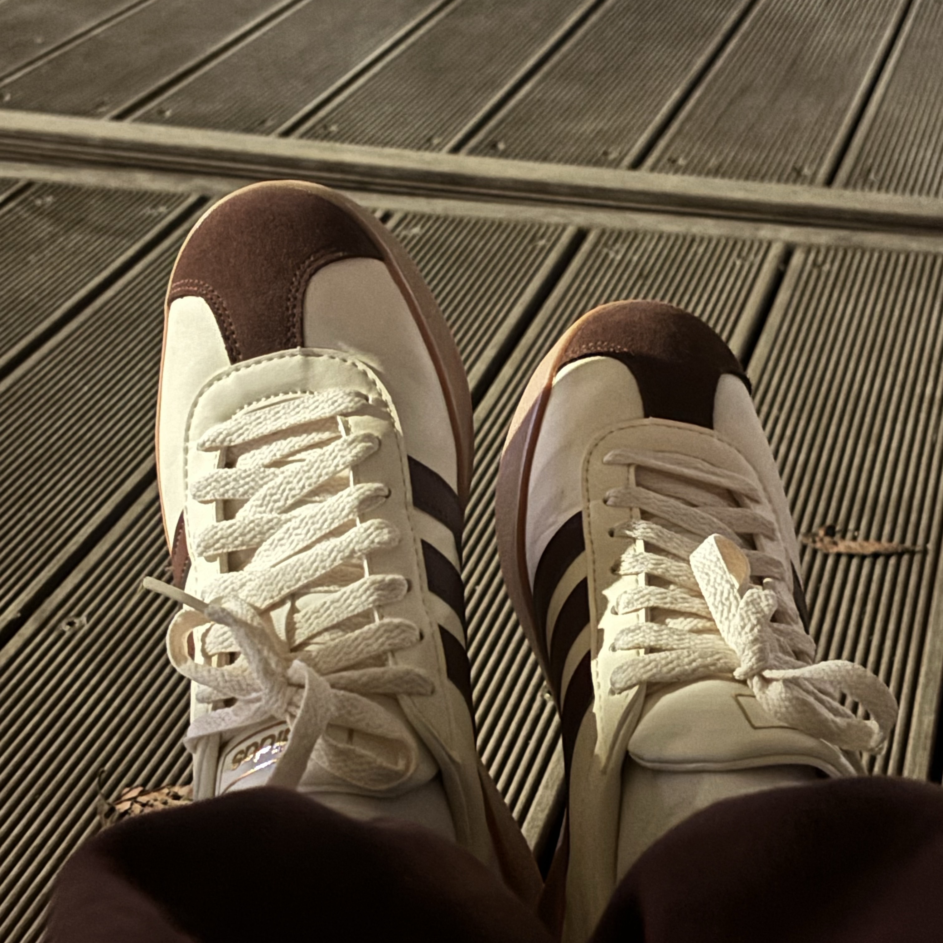 Adidas VL Court 2.0 Cream Brown 착용 스타일