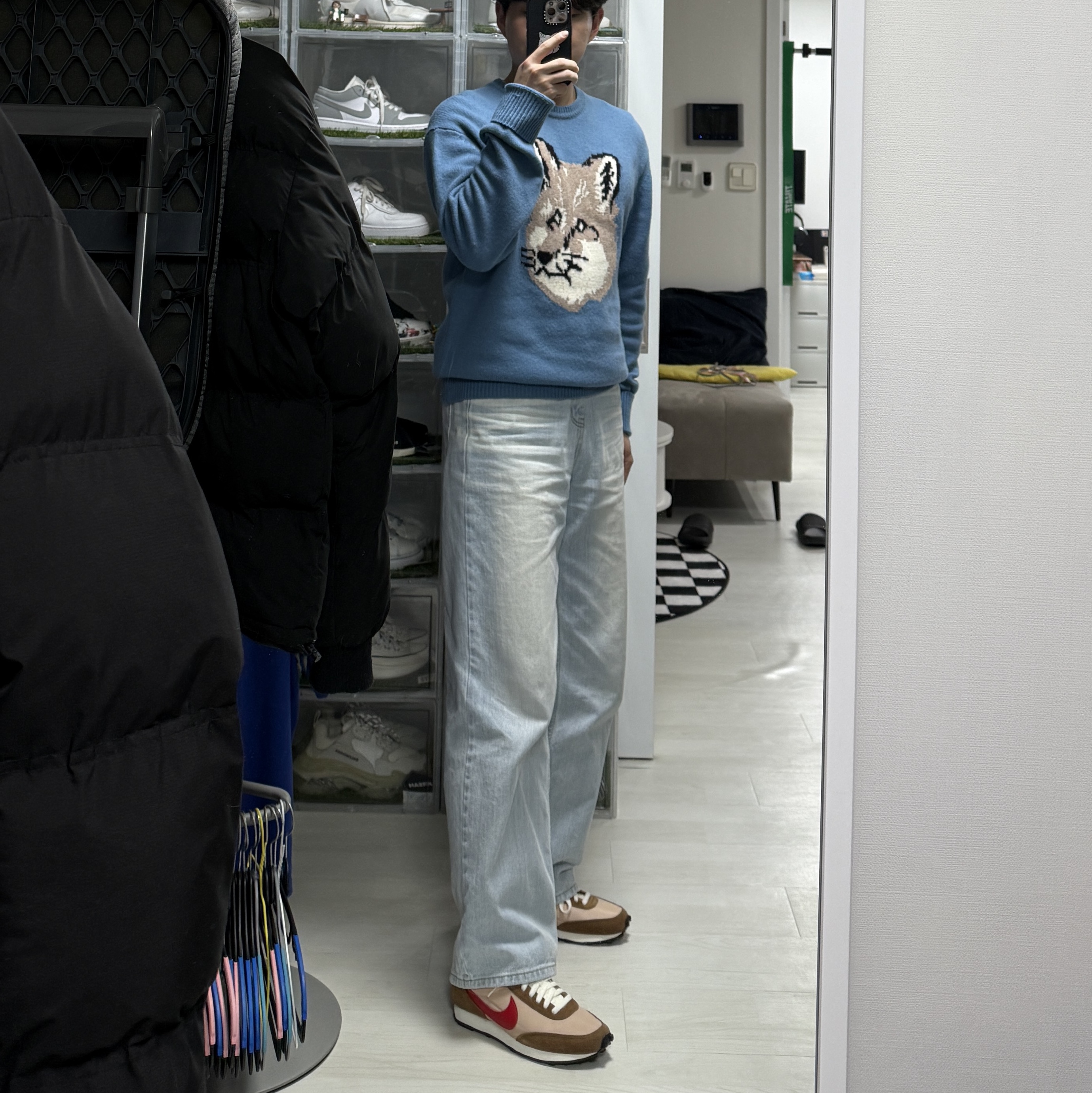 (W) Nike Daybreak Shimmer University Red, Casetify x Maison Kitsune iPhone Black Magsafe Impact Case Matte Black 착용 스타일 - 1