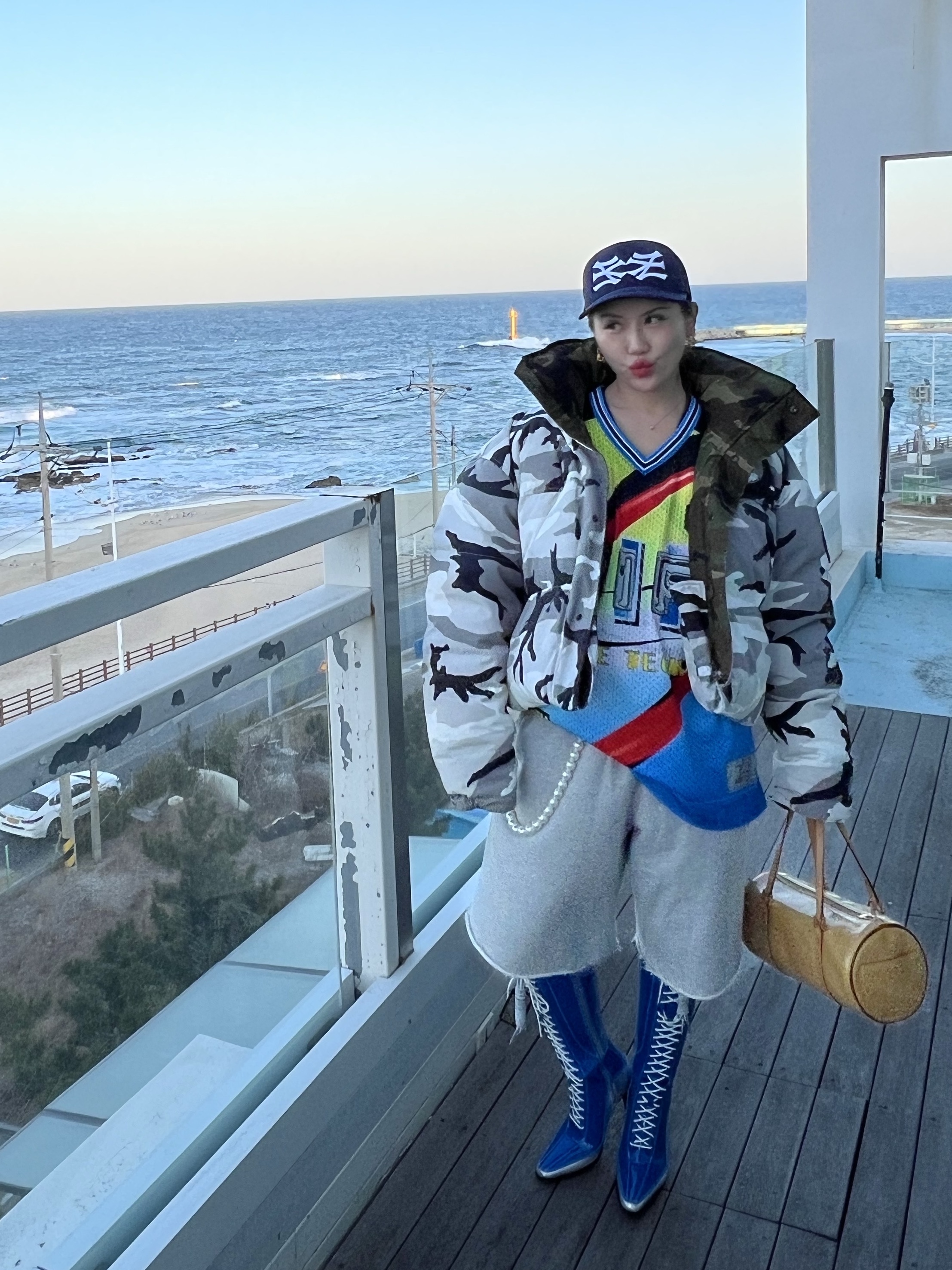 Nike x Cactus Plant Flea Market Reversible Hockey Jersey Yellow Blue 착용 스타일 - 5
