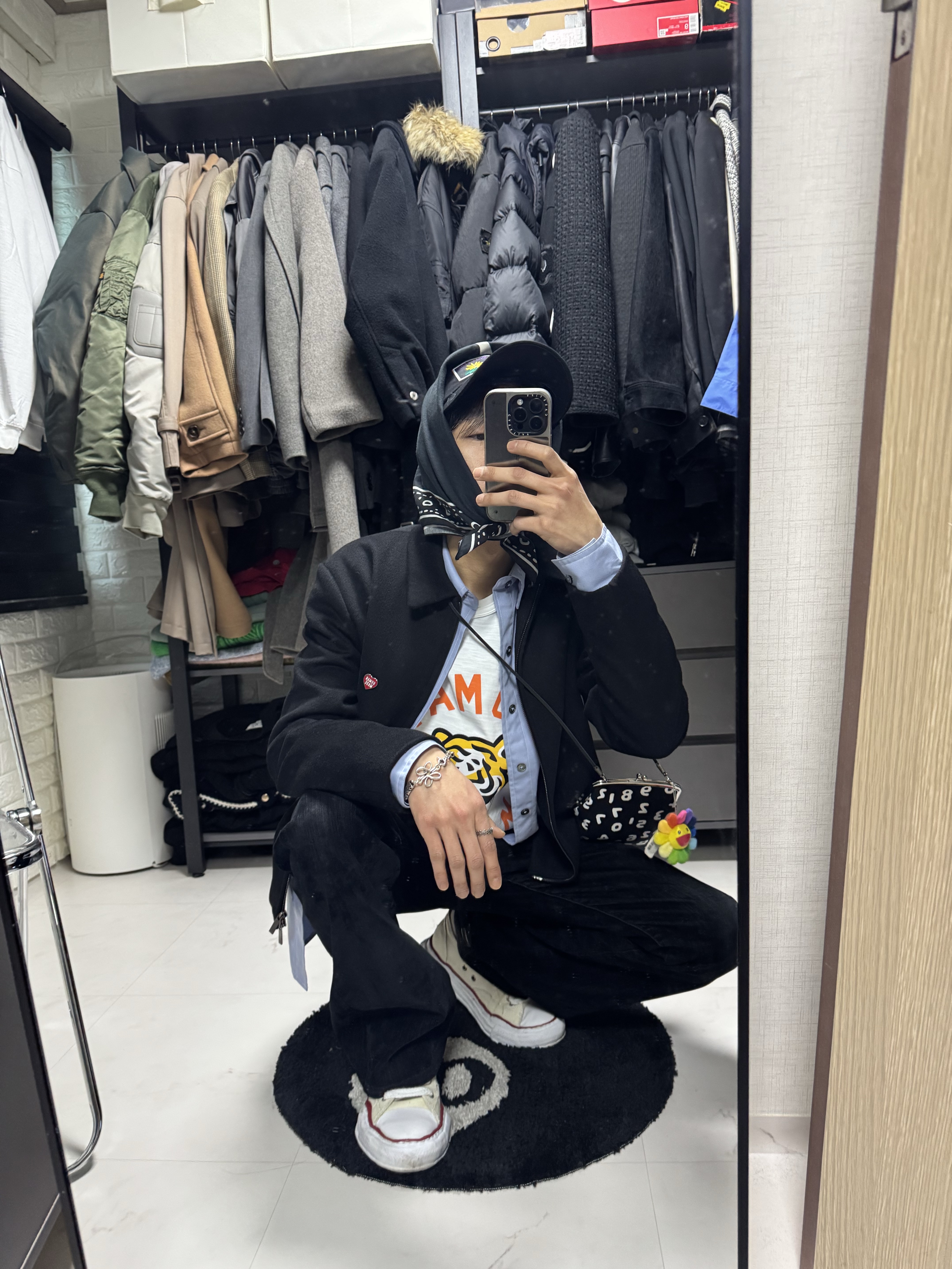 나이키 x 피스마이너스원 반다나 블랙, 메종 미하라 야스히로 피터슨 OG 솔 캔버스 로우탑 스니커즈 내츄럴 착용 스타일 - 1