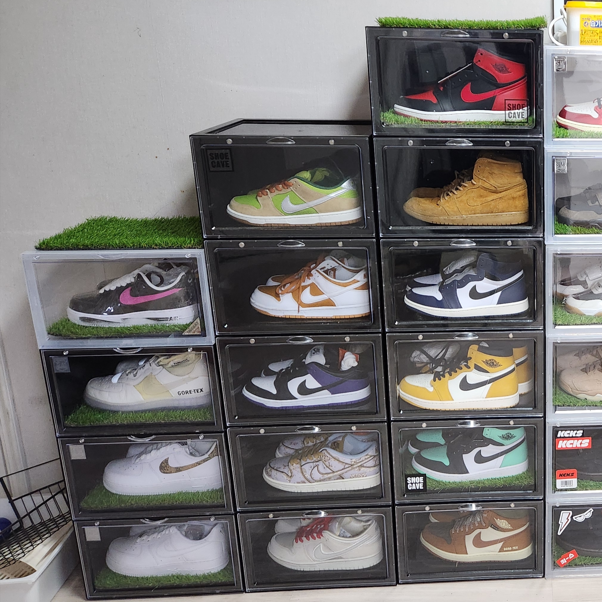 Nike x Tiffany & Co. Air Force 1 Low SP 1837, Jordan 1 x Trophy Room Retro Low OG SP Sail Varsity Red 착용 스타일 - 2