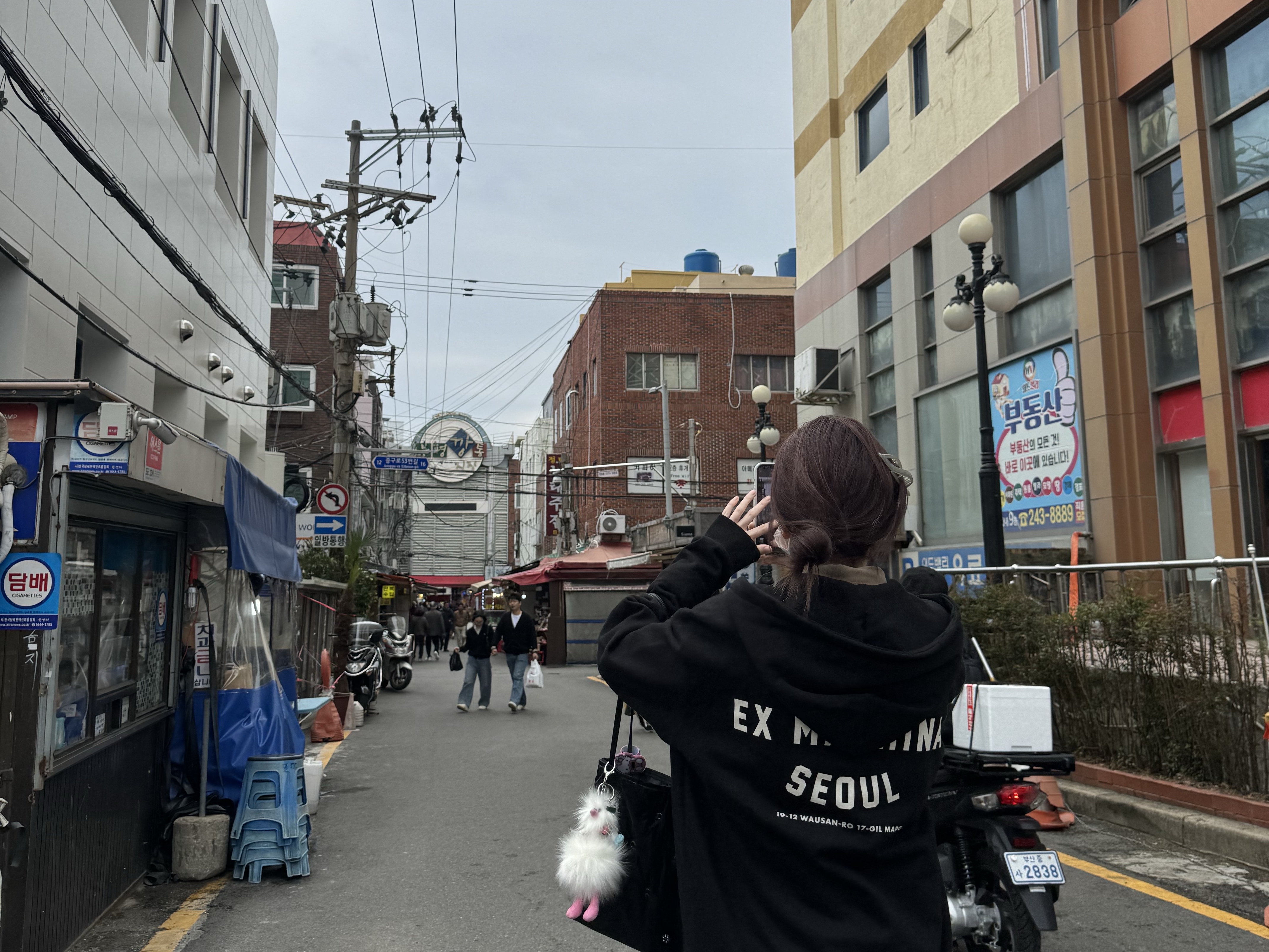 Deus Ex Machina Seoul College Hooded Jacket Black, Cosymosy Ugly Bird Keyring White 착용 스타일 - 2