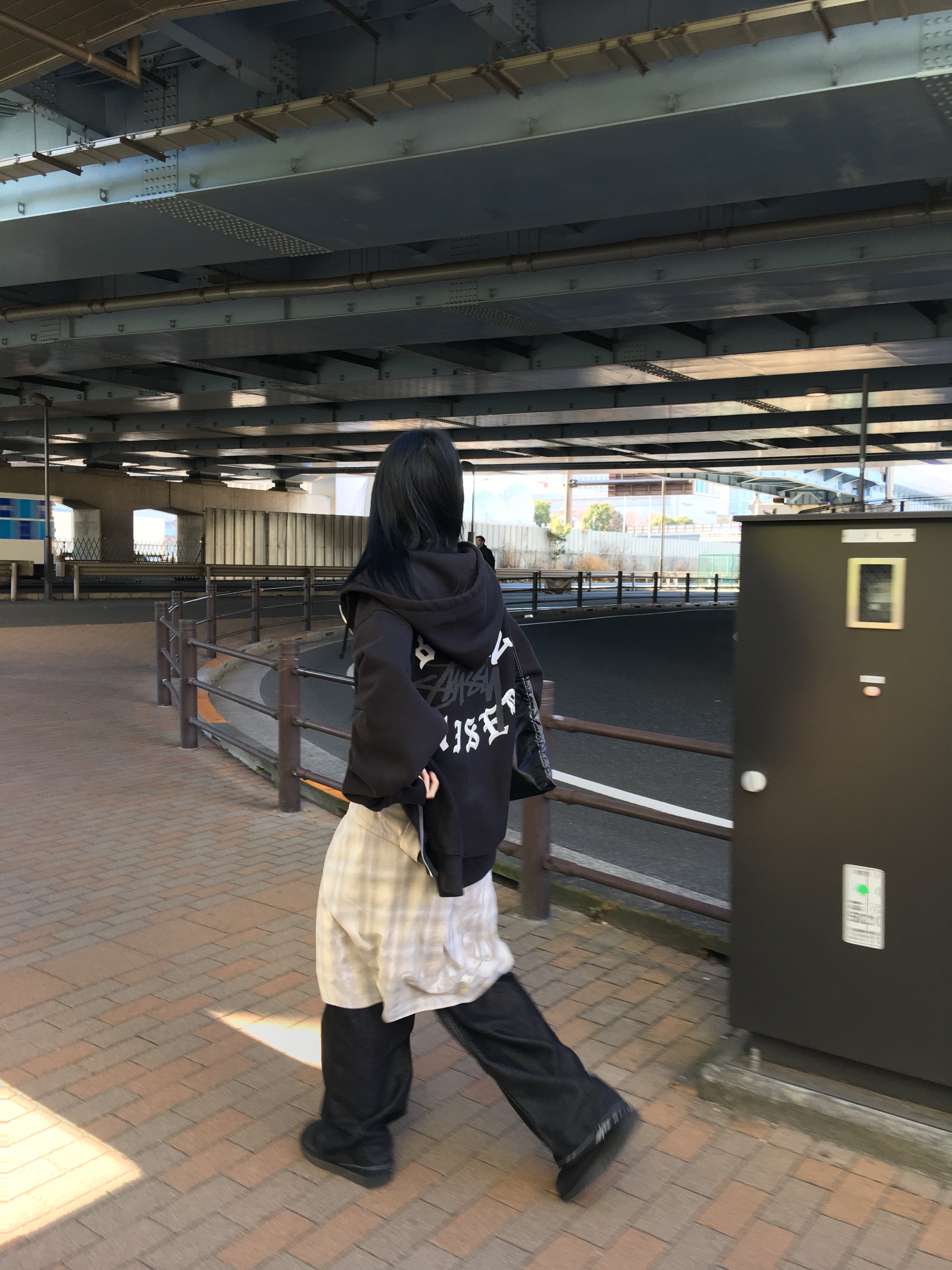 Stussy x Born X Raised Logo Zip Hoodie Black, (W) UGG Classic Ultra Mini Boots Black 착용 스타일 - 1