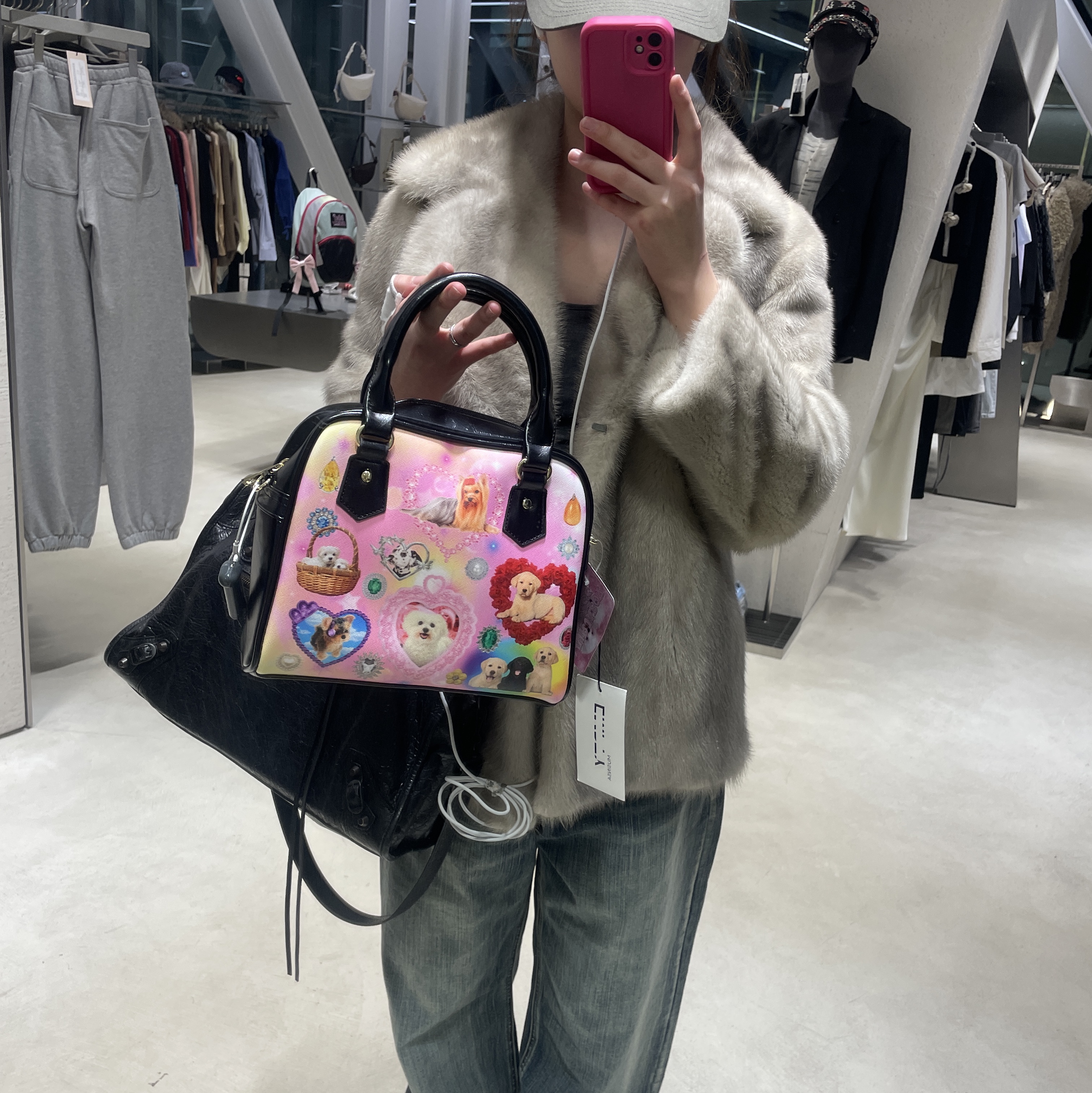Balenciaga Le City Medium Bag Black 착용 스타일 - 2
