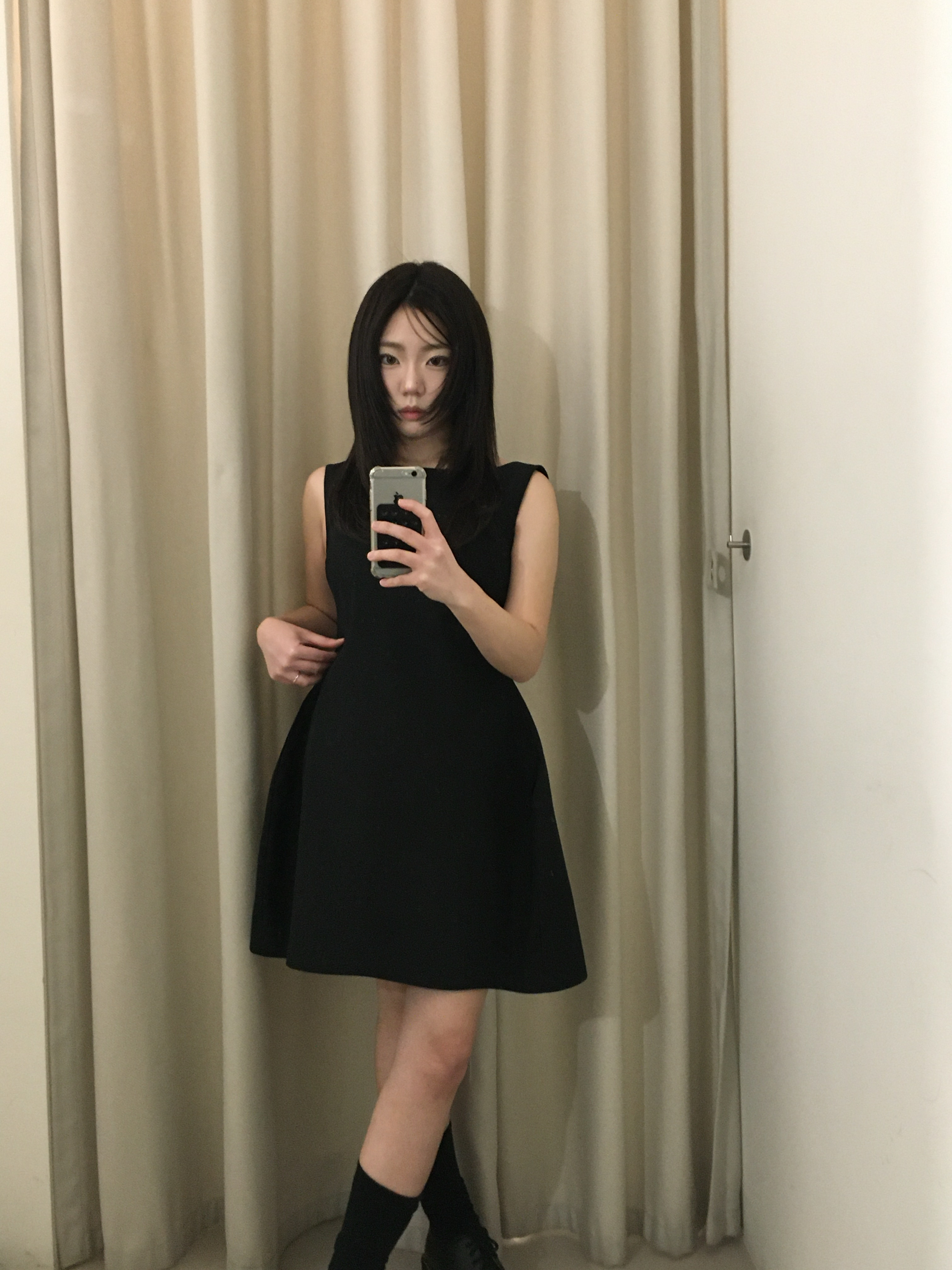 Amomento Women Curved Silhouette Pants Black - 25SS 착용 스타일 - 1
