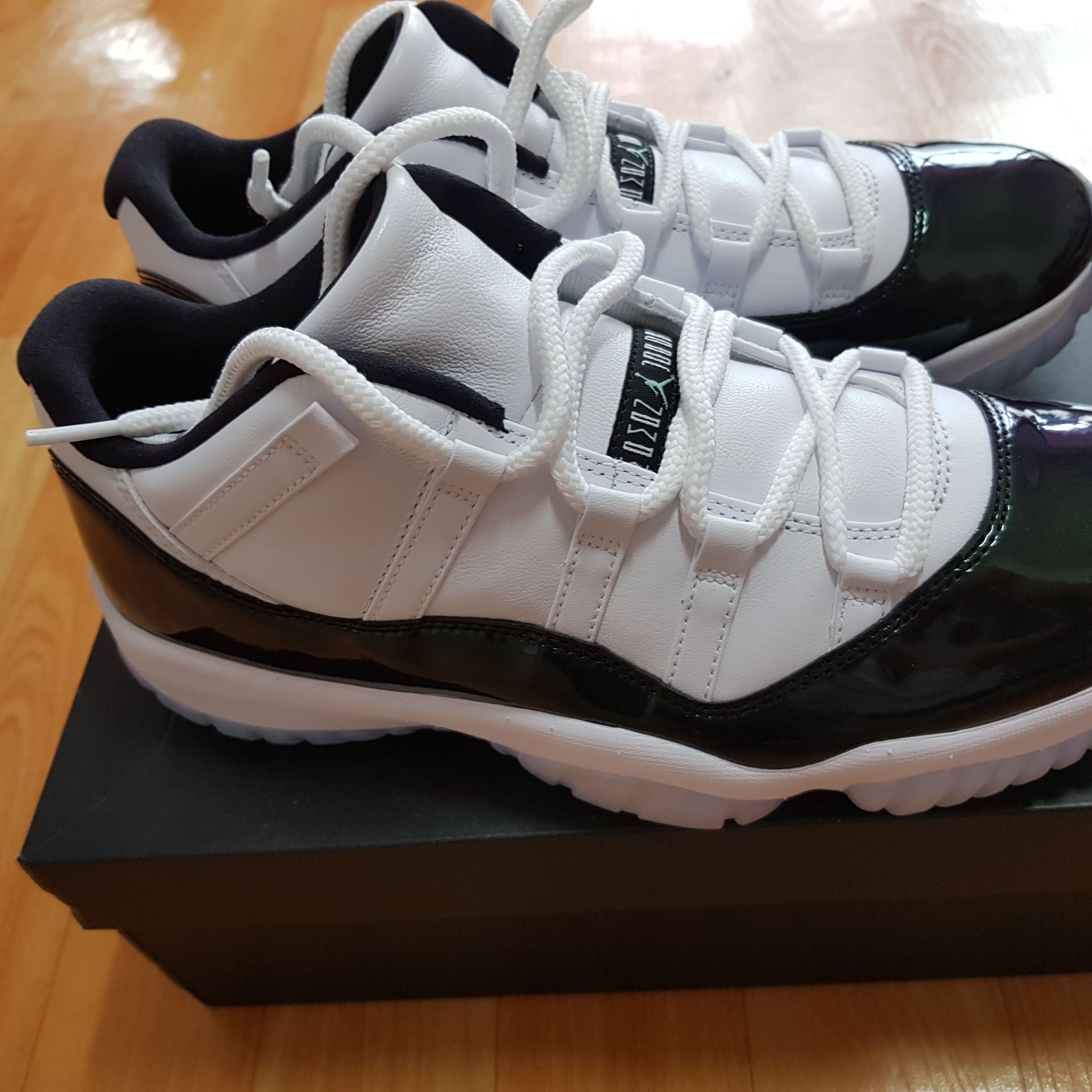 Jordan 11 Retro Low Iridescent 착용 스타일