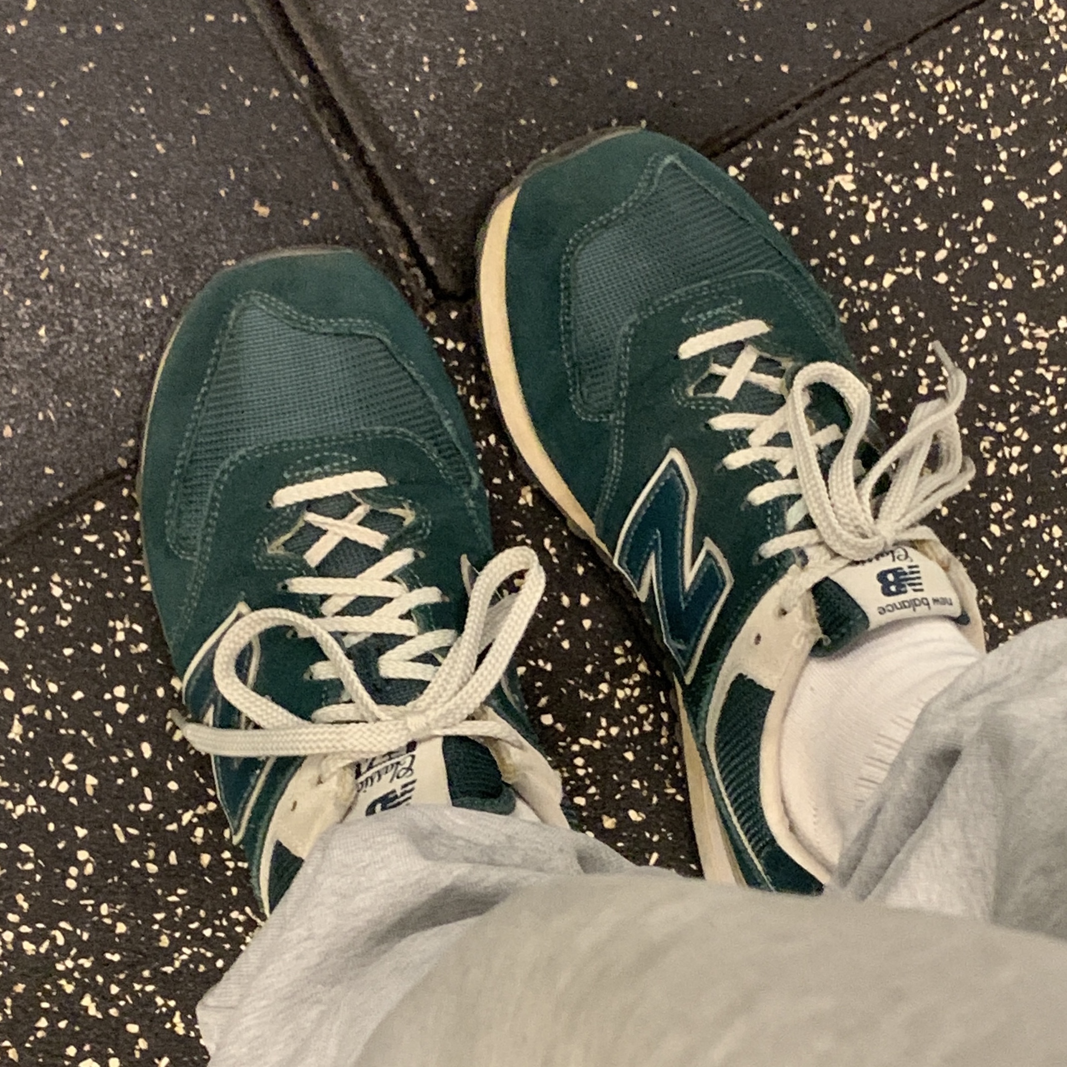 New Balance 574 Heritage Grass Green 착용 스타일