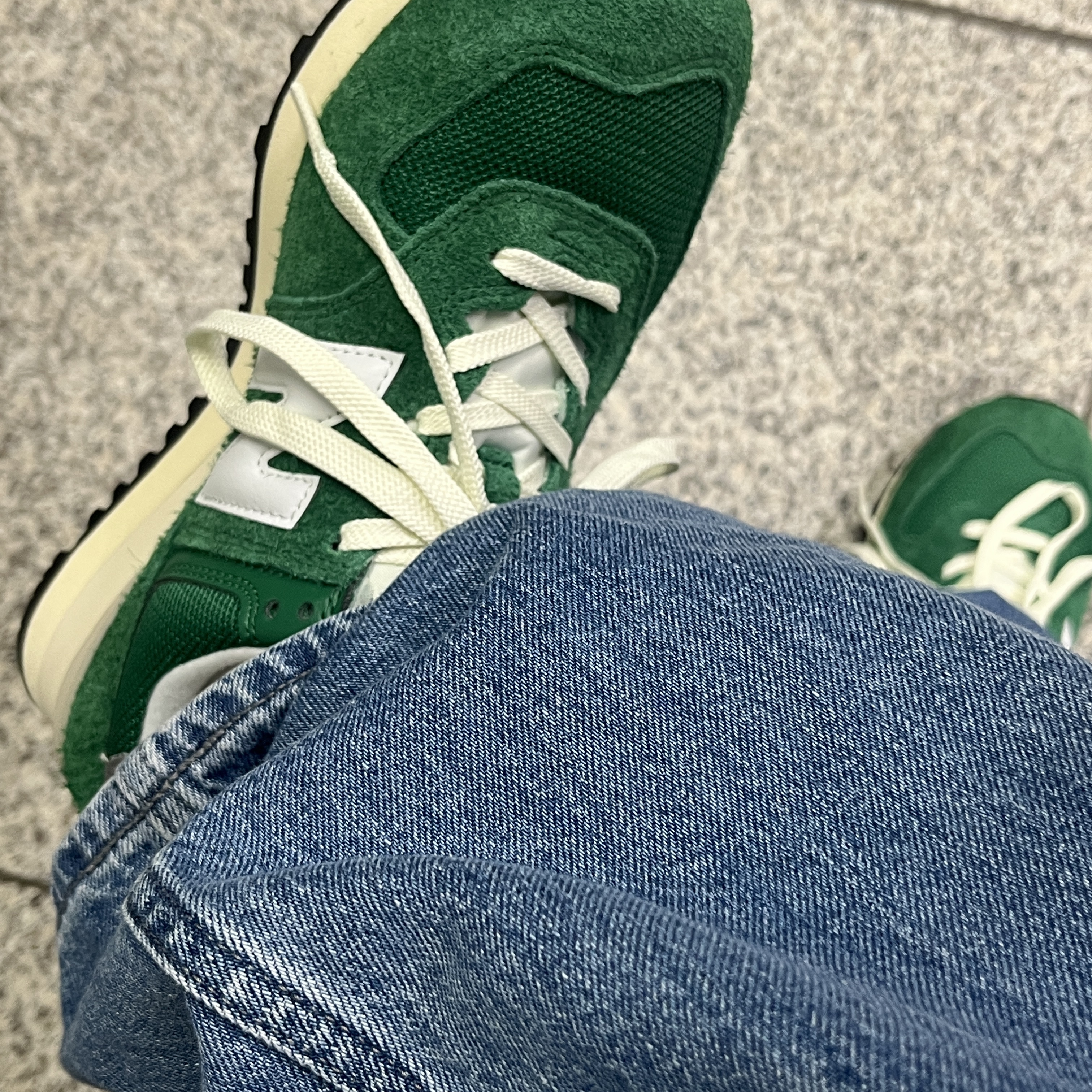 New Balance 574 Heritage Grass Green 착용 스타일 - 1
