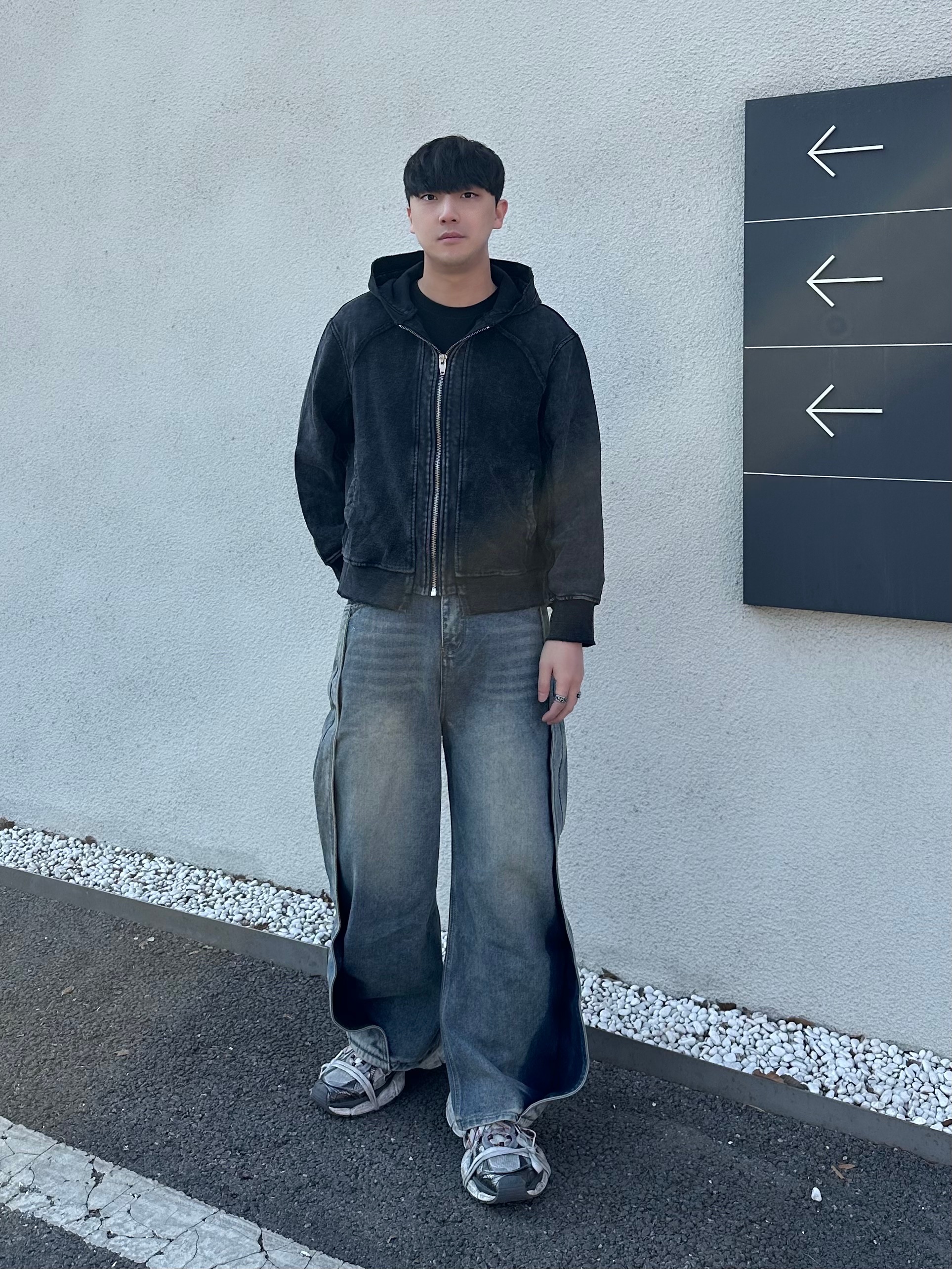 Balenciaga 3XL Sneakers Grey White Red 착용 스타일 - 1