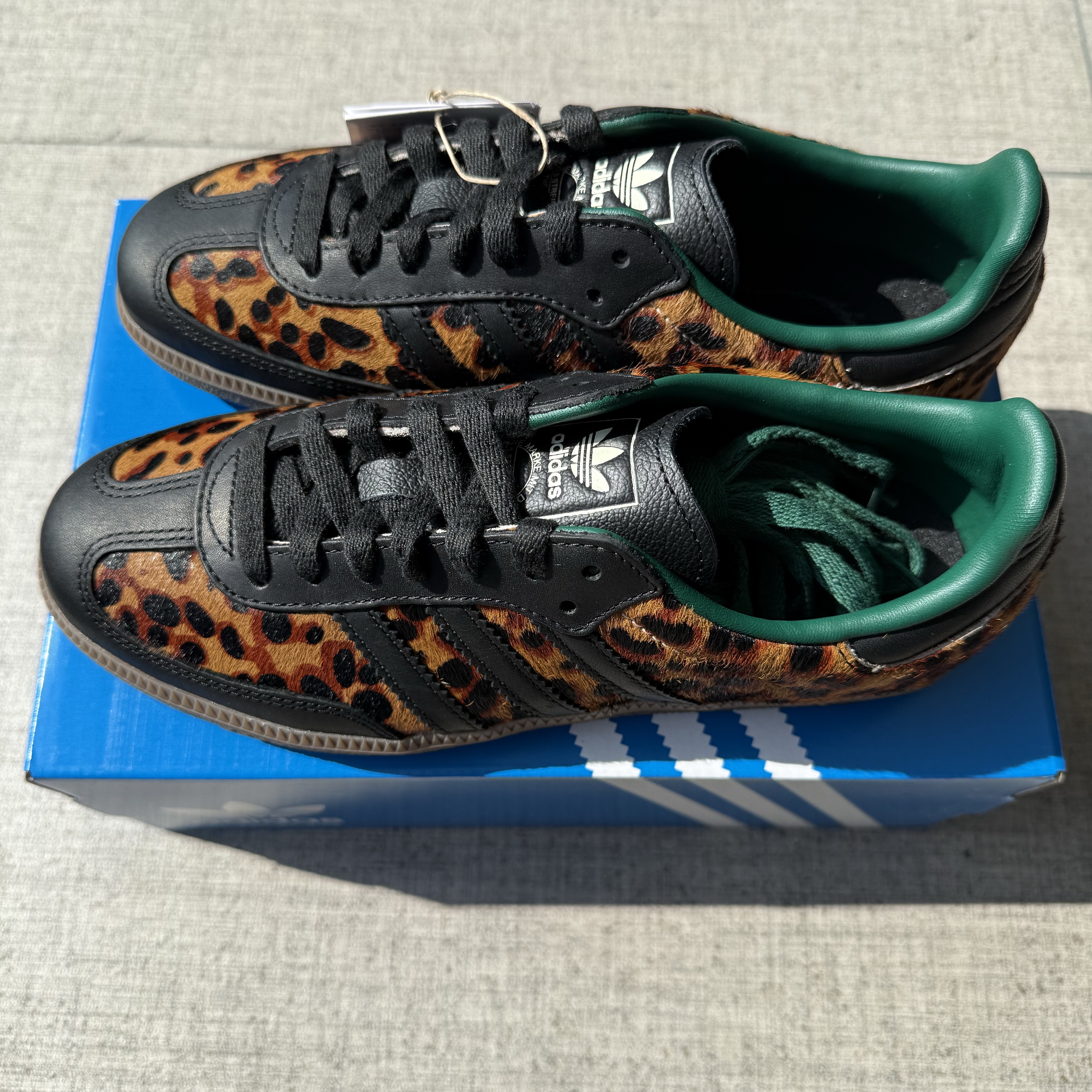 (W) Adidas Samba OG Core Black Collegiate Green 착용 스타일 - 1