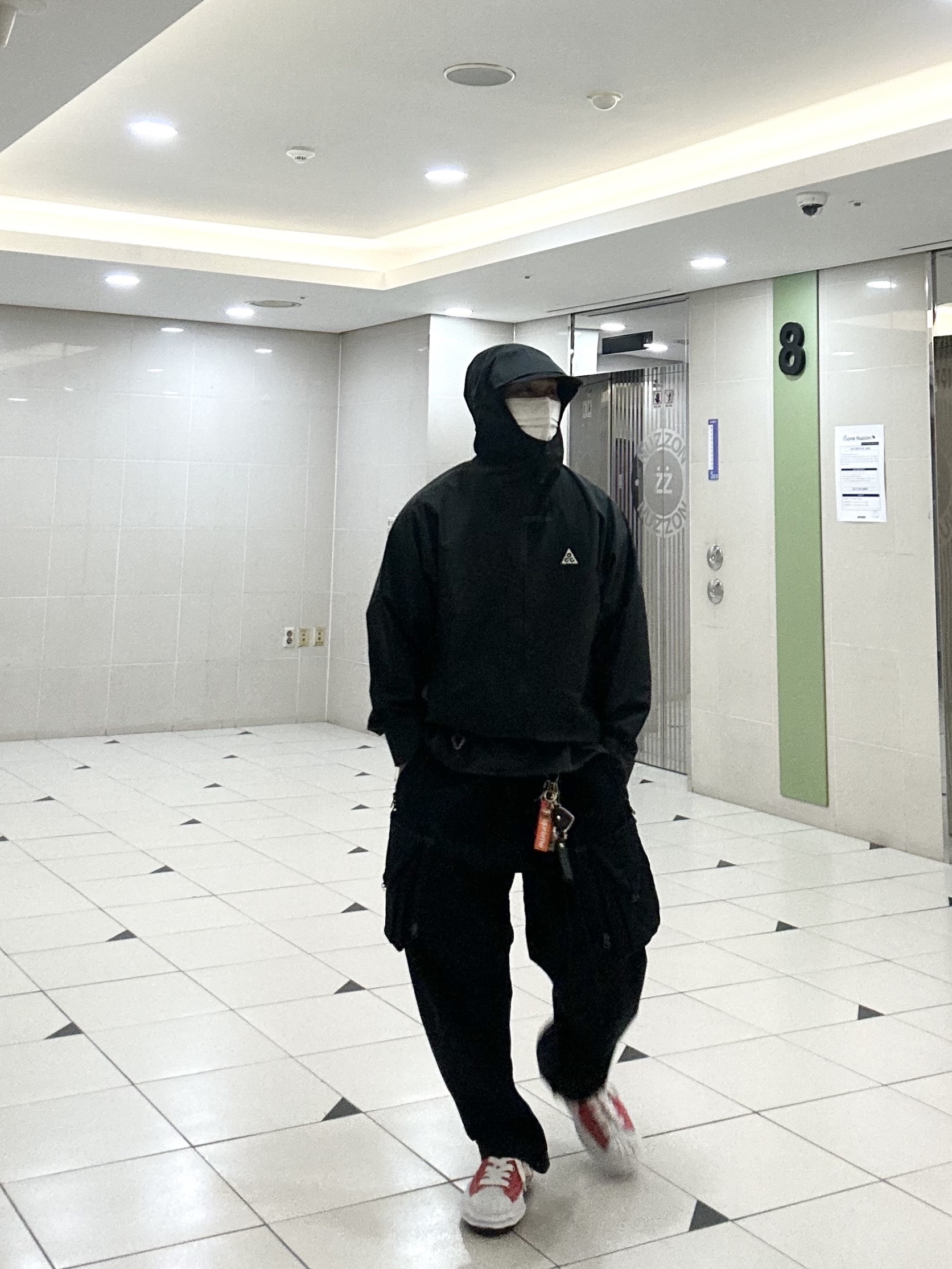 Maison Mihara Yasuhiro Blakey OG Sole Canvas Low-top Sneakers Orange, Nike ACG Storm-Fit ADV Cascade Rains Full Zip Shell Jacket Off Noir - Asia 착용 스타일 - 2